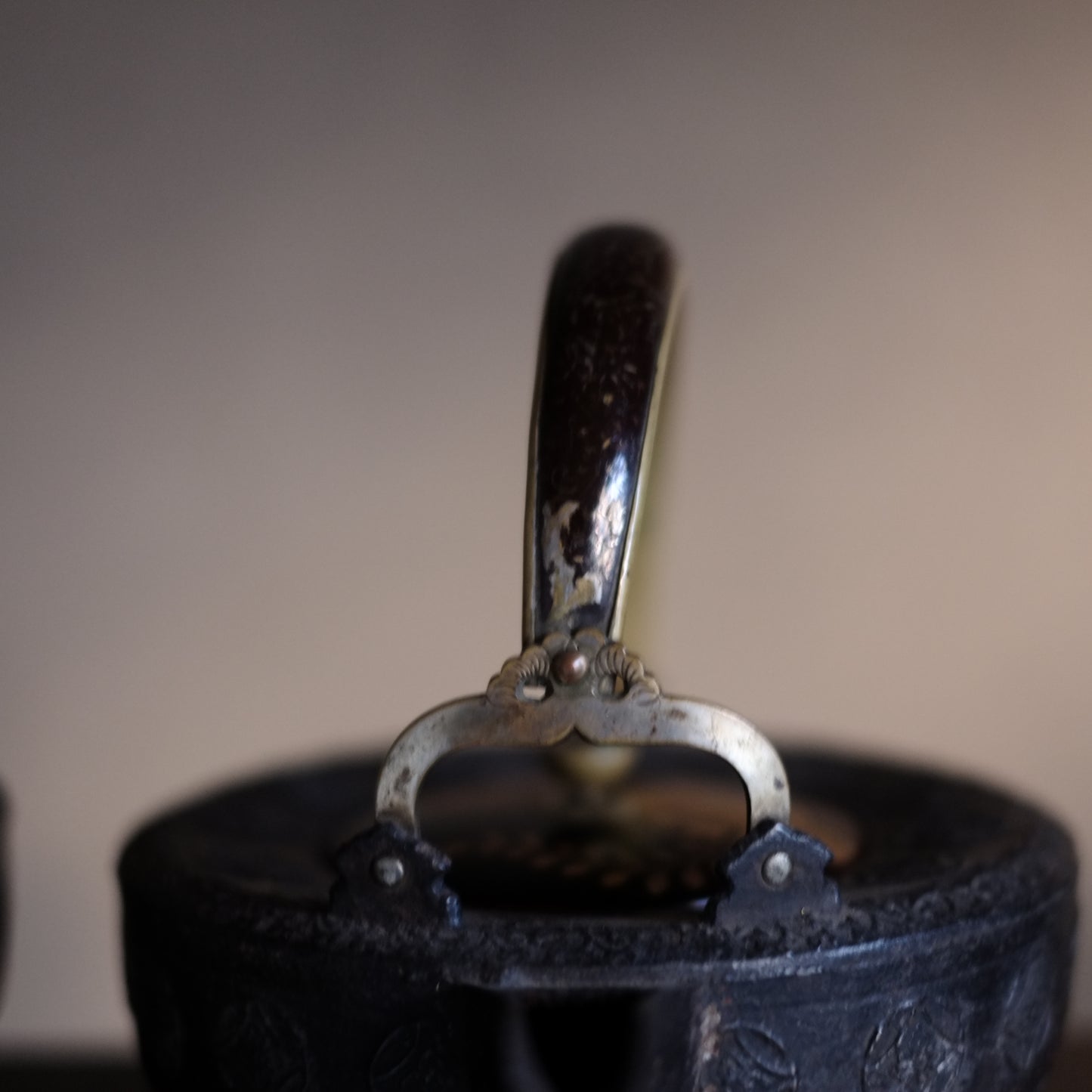 時代　研出蒔絵蓋　鉄銚子　対　燗鍋　時代箱付 (江戸時代)