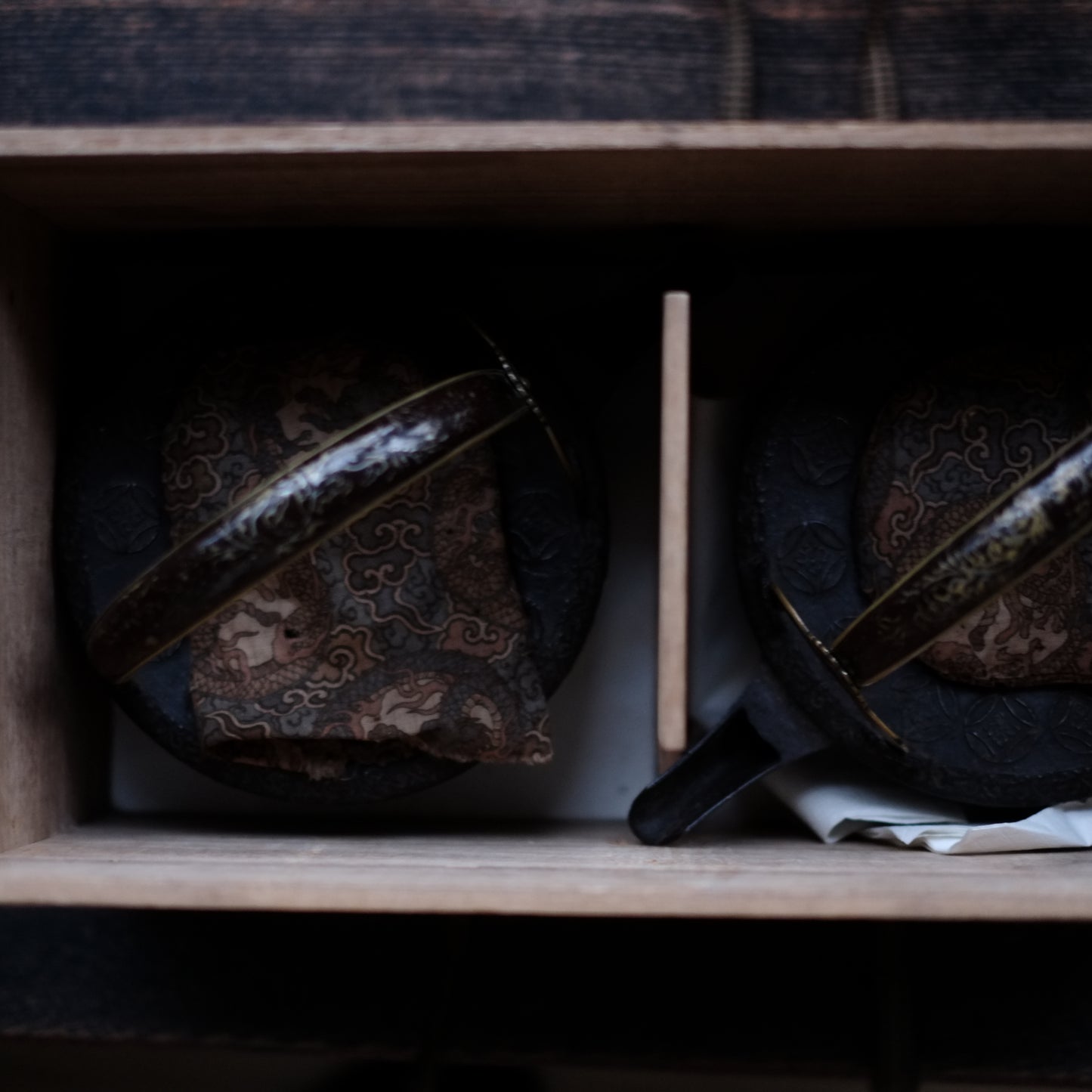 時代　研出蒔絵蓋　鉄銚子　対　燗鍋　時代箱付 (江戸時代)