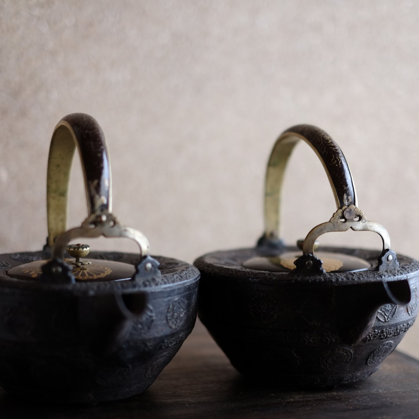 時代　研出蒔絵蓋　鉄銚子　対　燗鍋　時代箱付 (江戸時代)