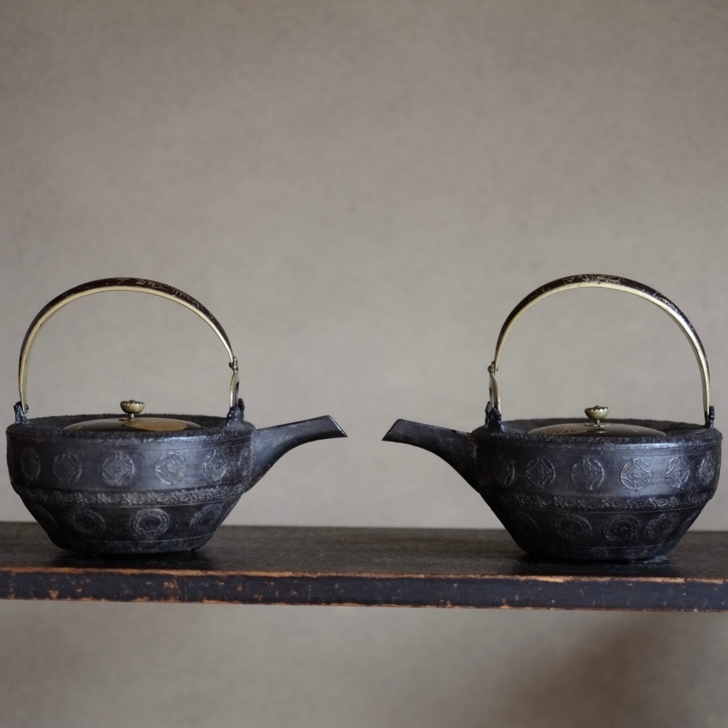 時代　研出蒔絵蓋　鉄銚子　対　燗鍋　時代箱付 (江戸時代)