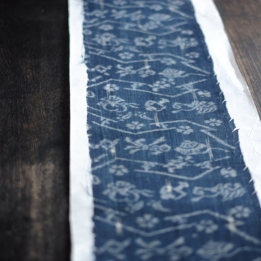 時代 藍染 絵絣宝尽くし文 苧麻上布 古布 和紙貼り(明治-大正時代)