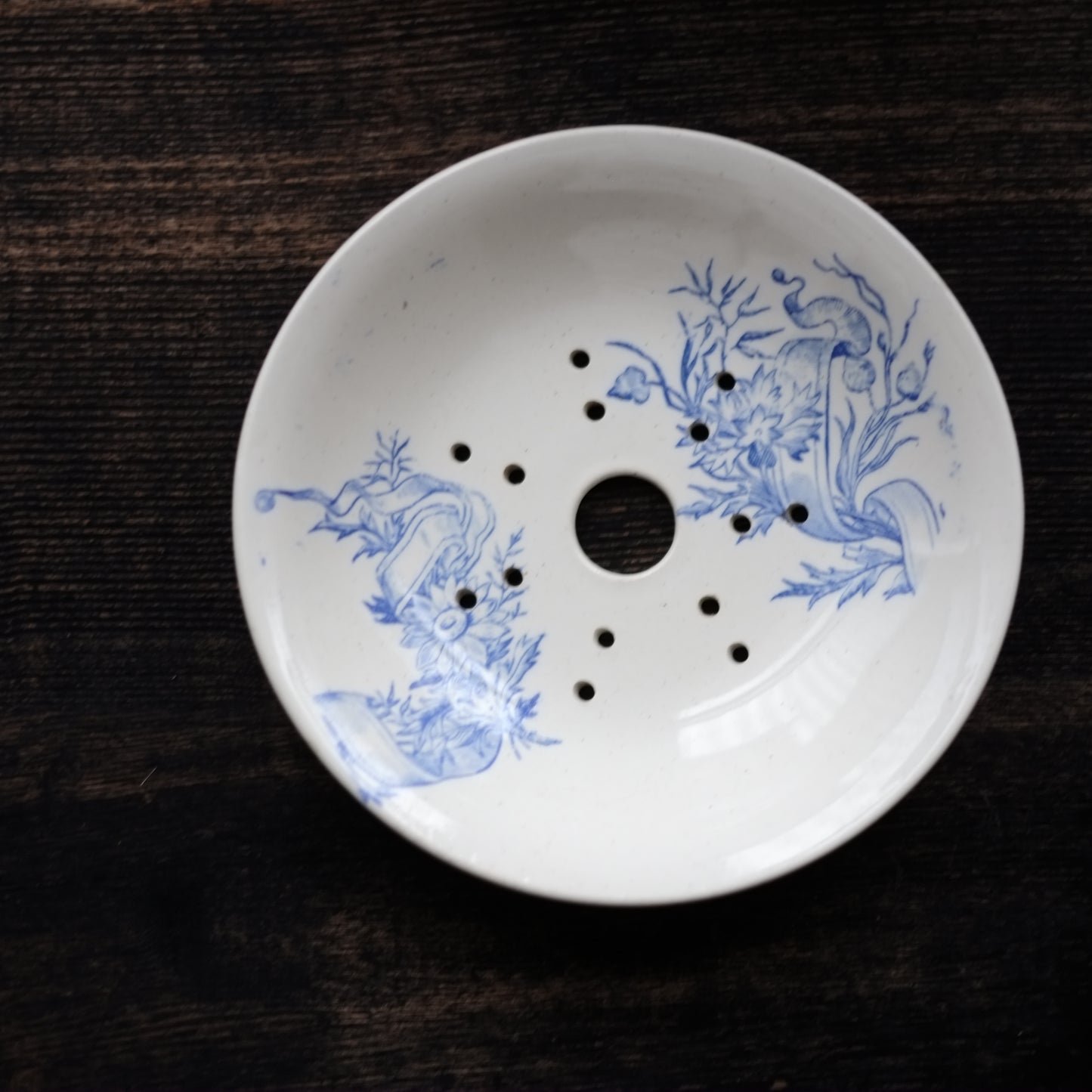 時代　フランス　白釉花草文　ソープディッシュ　(19世紀-20世紀頭)