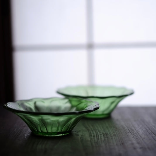 時代 翠色ガラス 輪花深皿