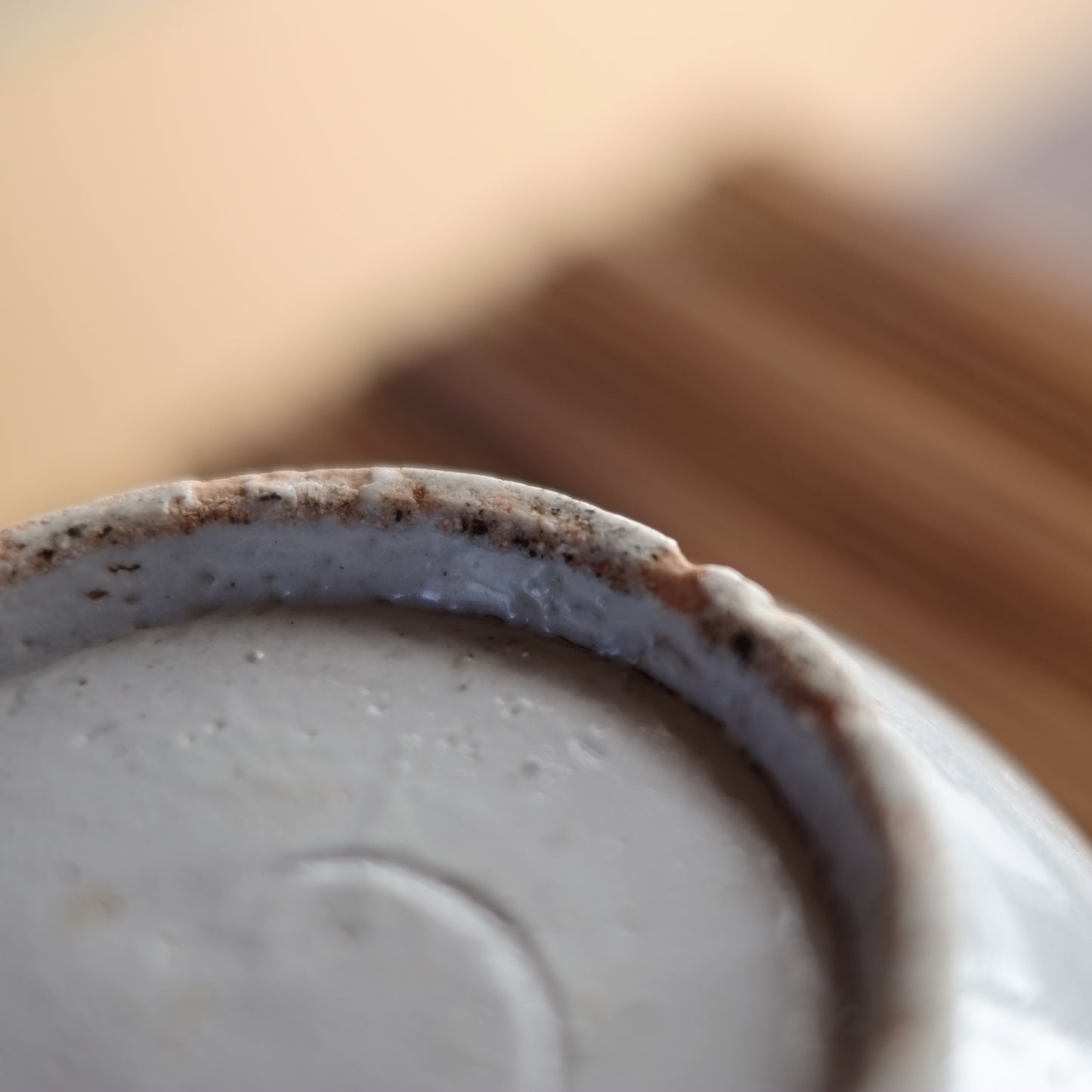 李朝　花草文染付丸壺　（李朝後期　19世紀）