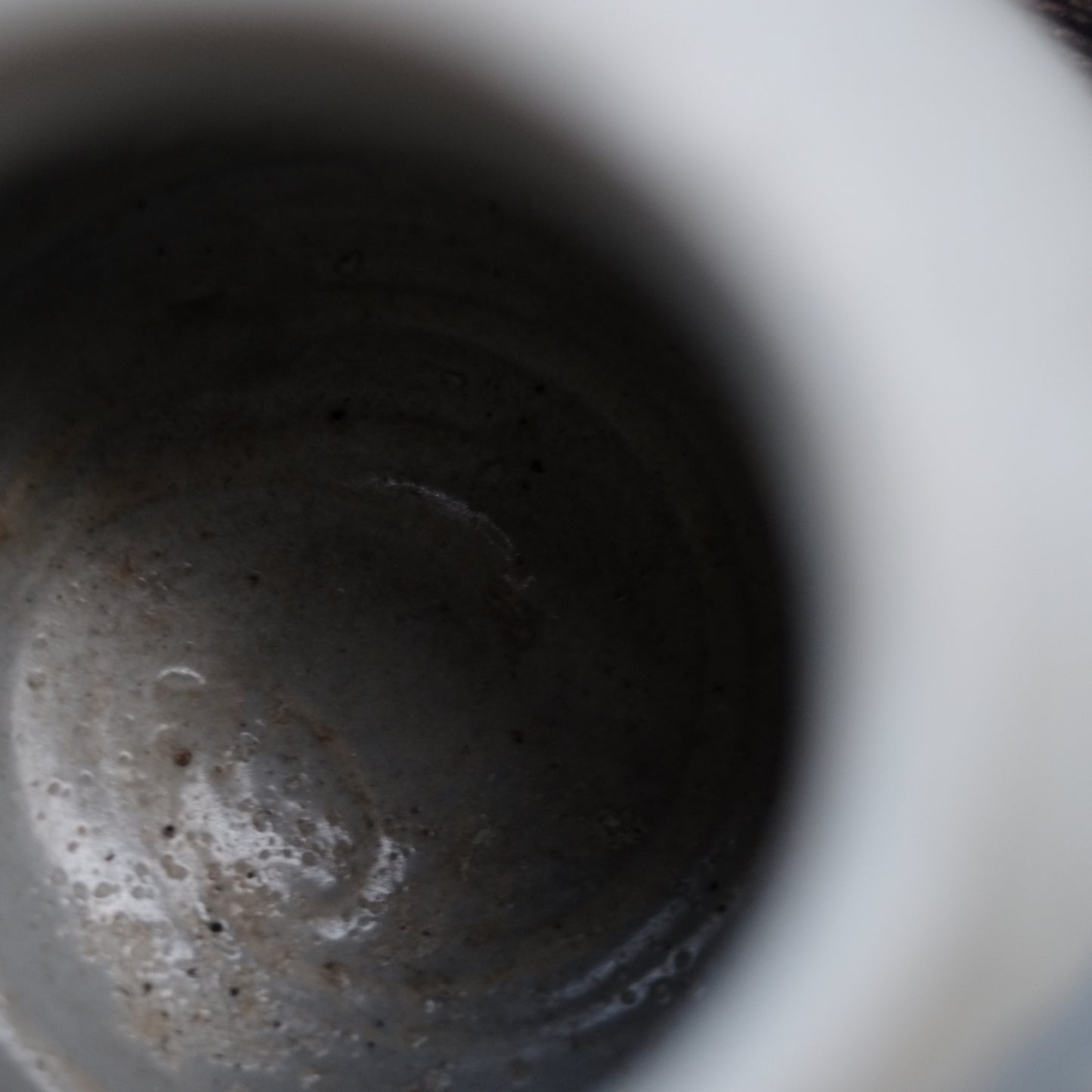 李朝　花草文染付丸壺　（李朝後期　19世紀）