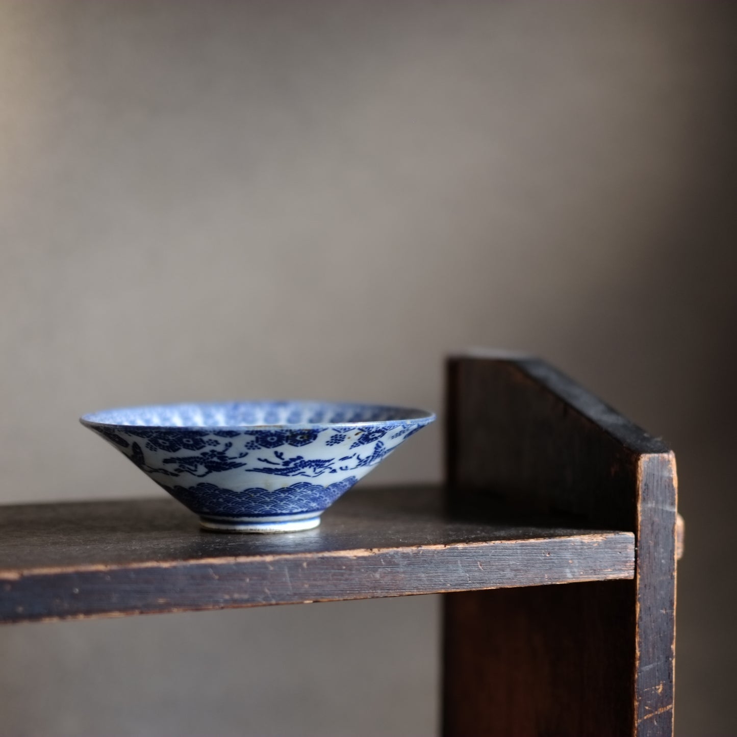 時代　紙摺印判　鶴青海波花文　平茶碗 (明治前期19世紀末)