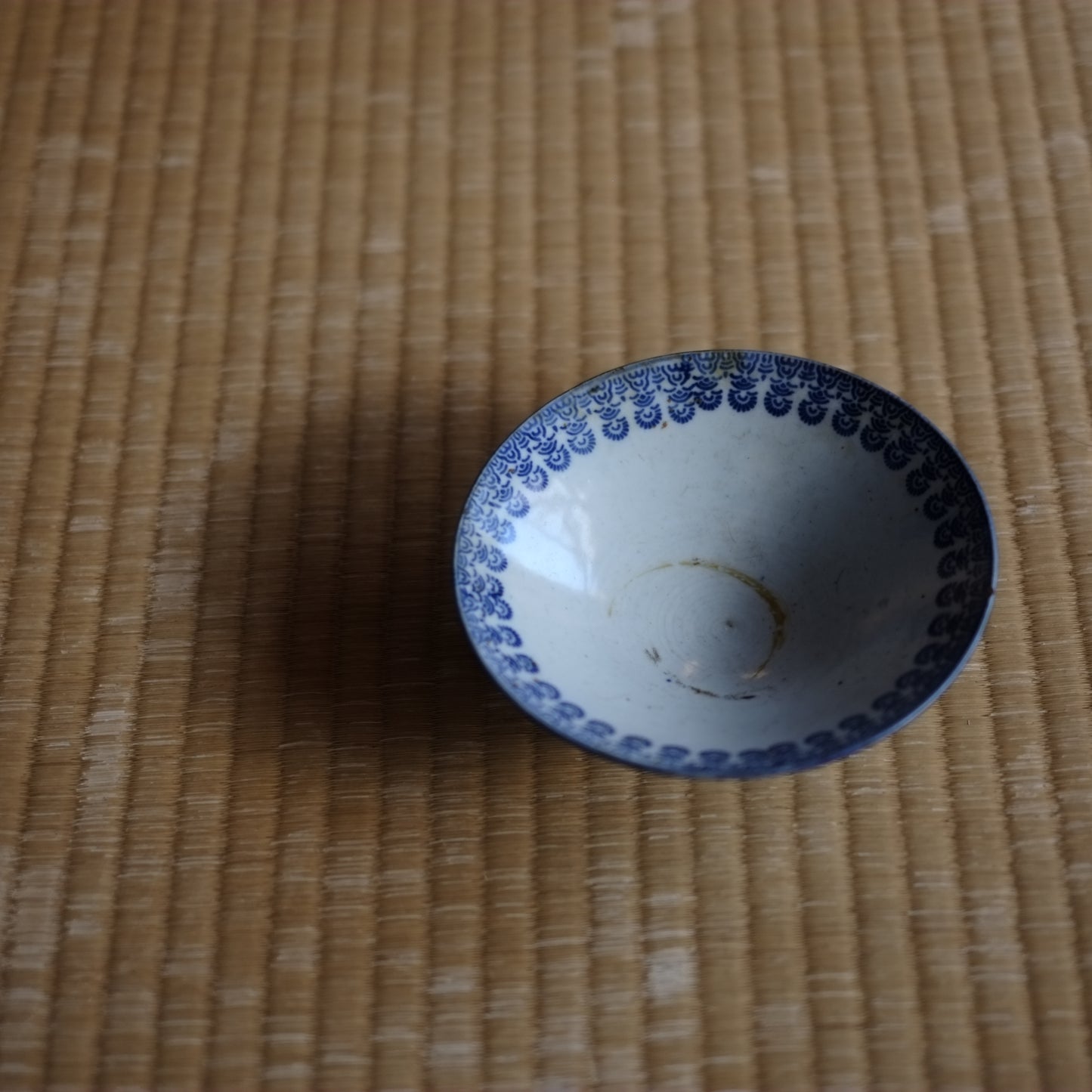 時代　紙摺印判　鶴青海波花文　平茶碗 (明治前期19世紀末)