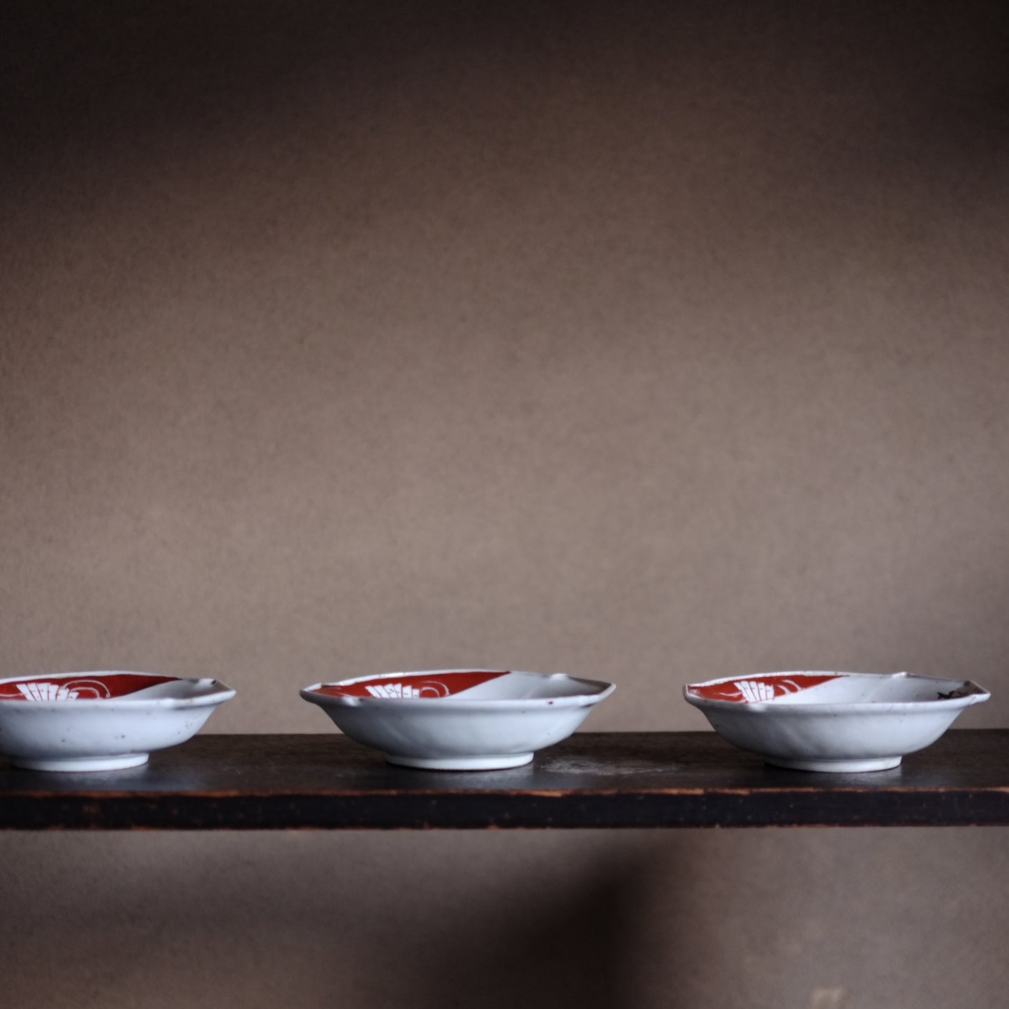 時代　　杜若沢瀉図　色絵変形皿　江戸後期-明治初期（19世紀）