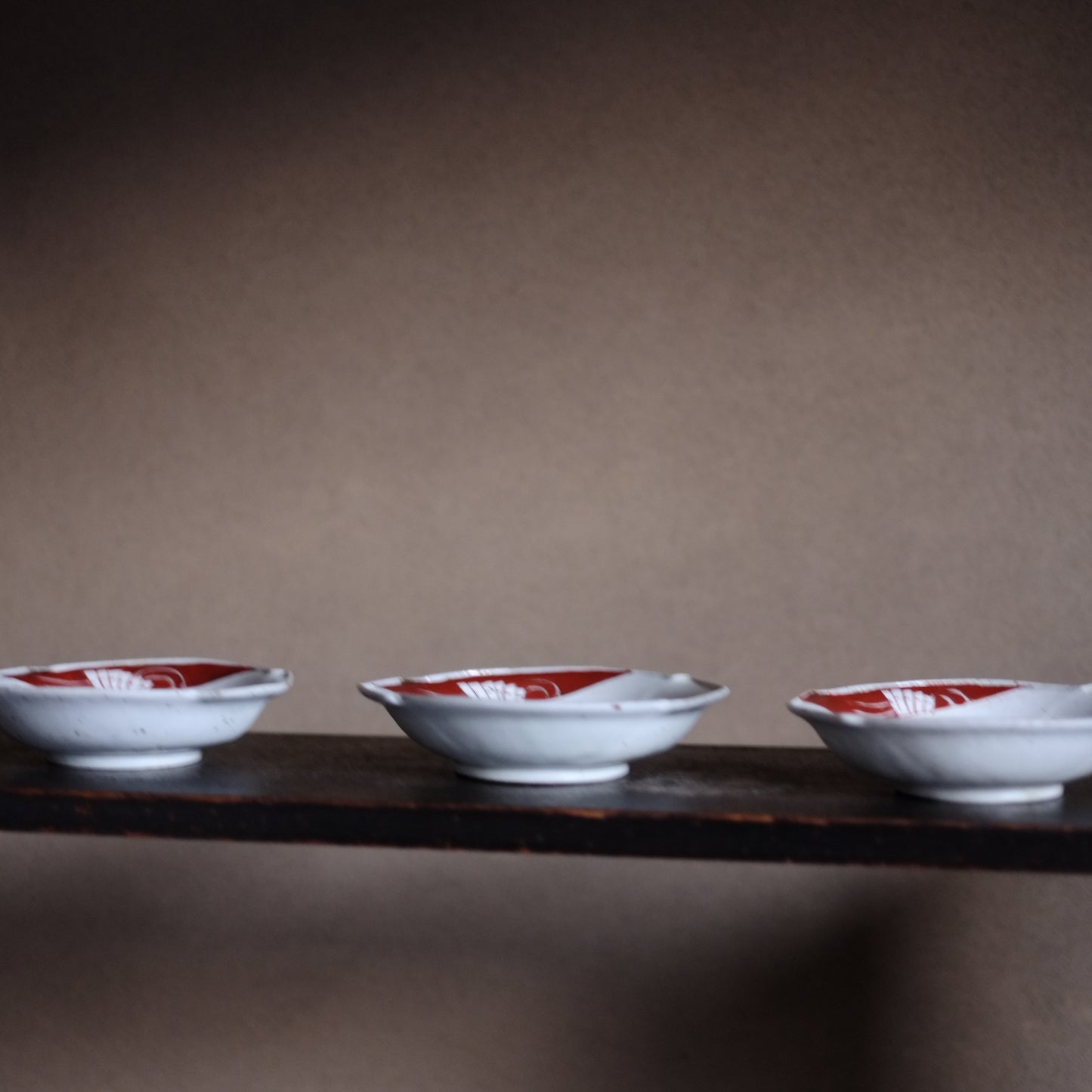 時代　　杜若沢瀉図　色絵変形皿　江戸後期-明治初期（19世紀）