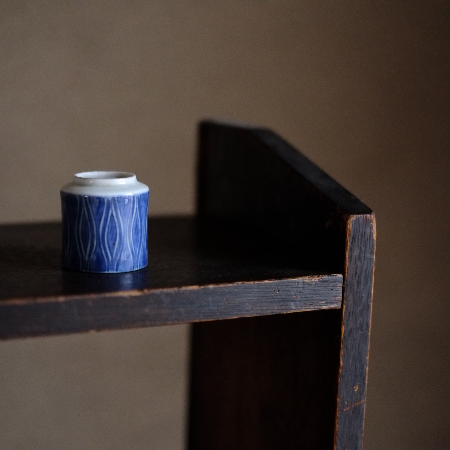 古伊万里 立湧文染付　覗き猪口　筒杯　 江戸時代　(18-19世紀)