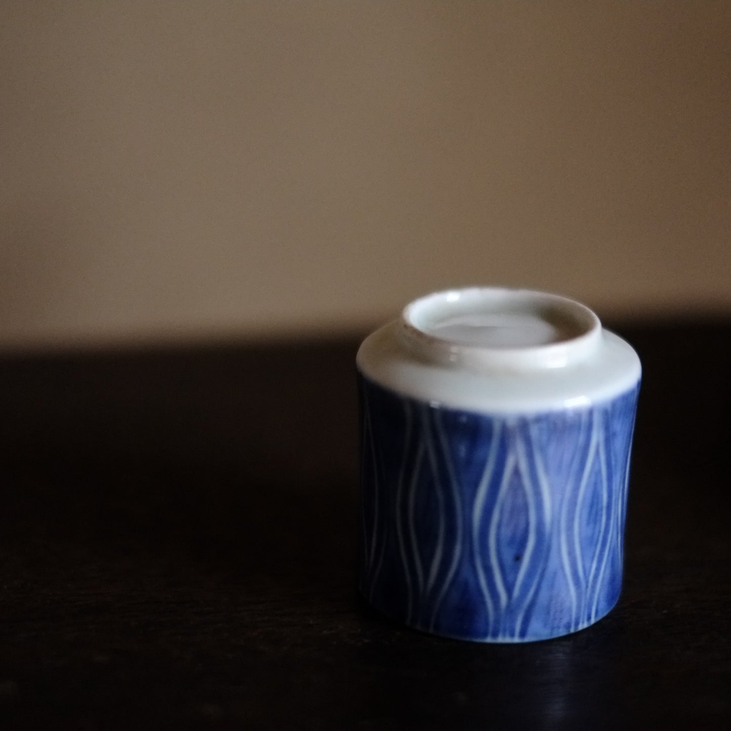 古伊万里 立湧文染付　覗き猪口　筒杯　 江戸時代　(18-19世紀)