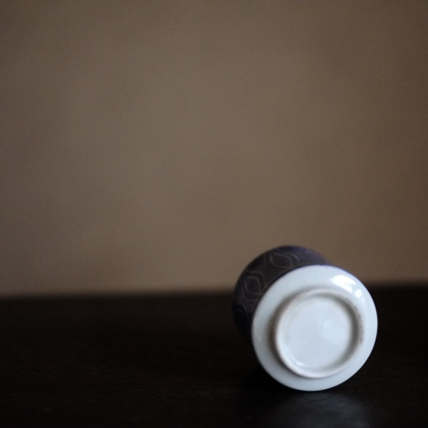 古伊万里 立湧文染付　覗き猪口　筒杯　 江戸時代　(18-19世紀)