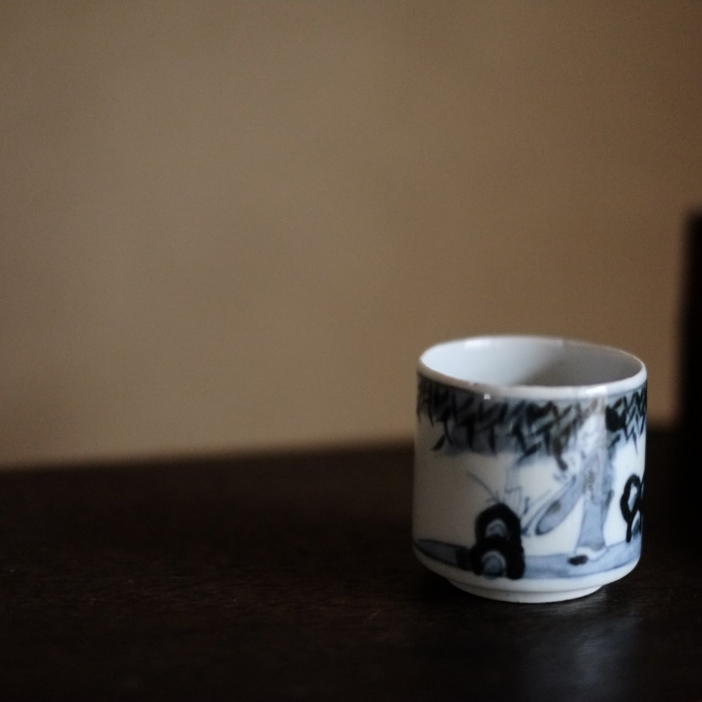 古伊万里　竹林賢人図　覗き猪口　筒杯　 江戸時代　(18-19世紀)