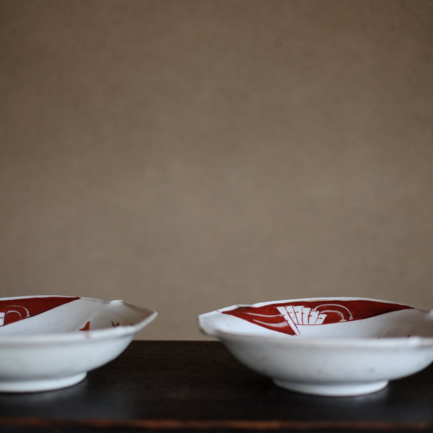 時代　　杜若沢瀉図　色絵変形皿　江戸後期-明治初期（19世紀）