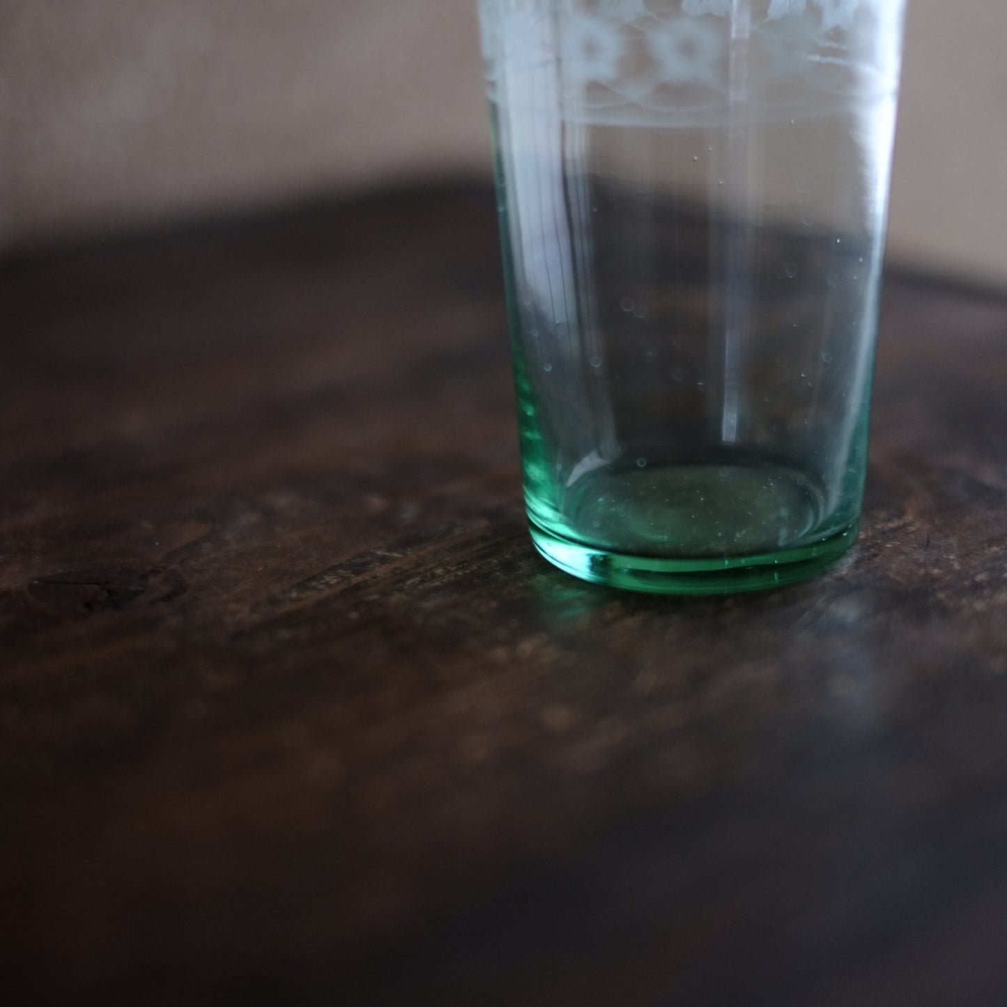 時代　型吹ガラス　サンドブラスト 花文繋ぎグラス　(大正-戦前)