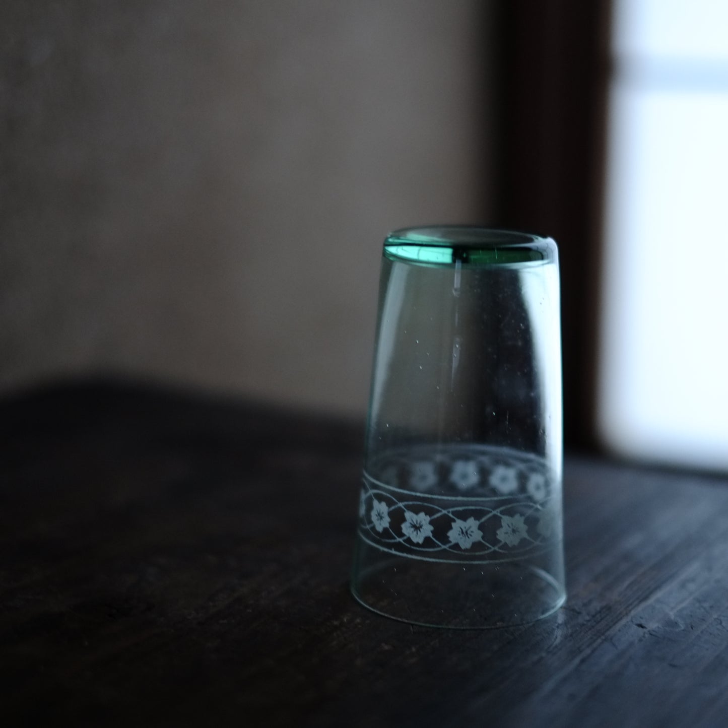 時代　型吹ガラス　サンドブラスト 花文繋ぎグラス　(大正-戦前)