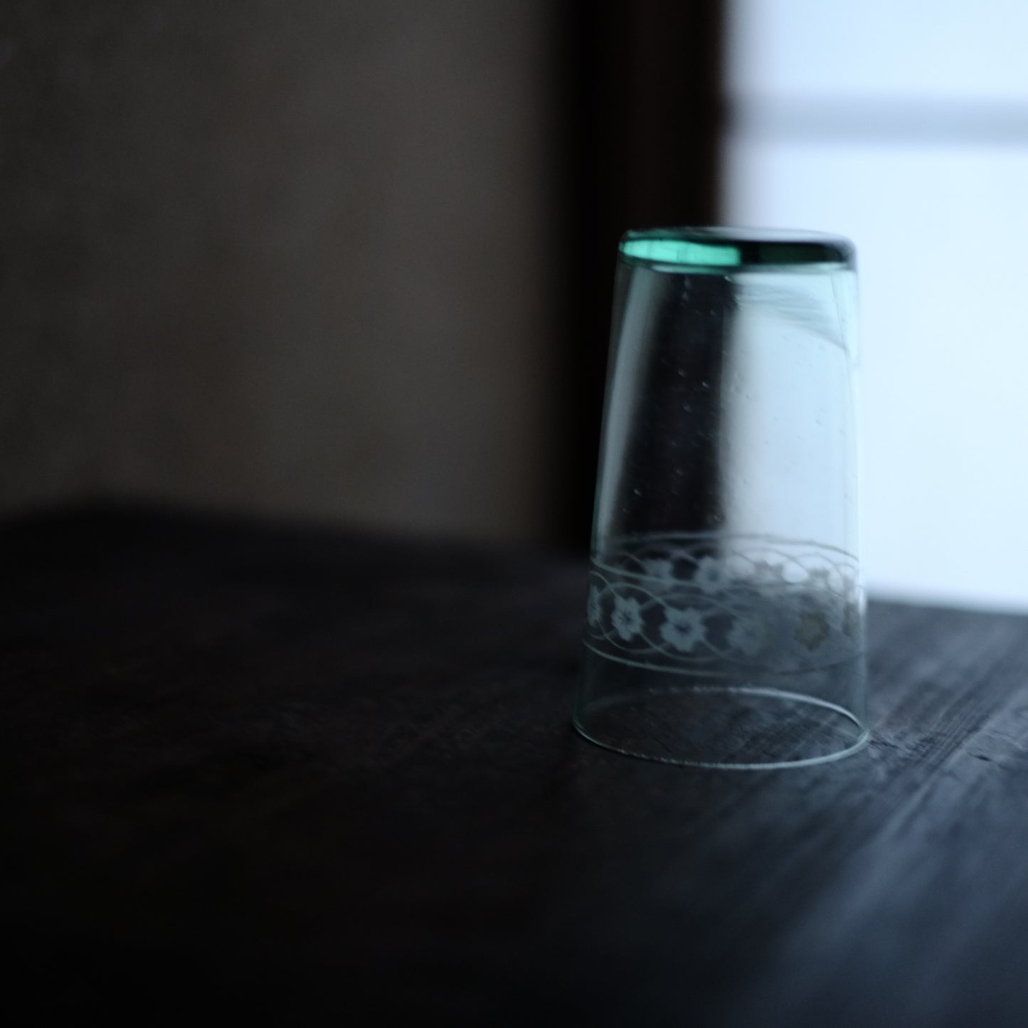 時代　型吹ガラス　サンドブラスト 花文繋ぎグラス　(大正-戦前)