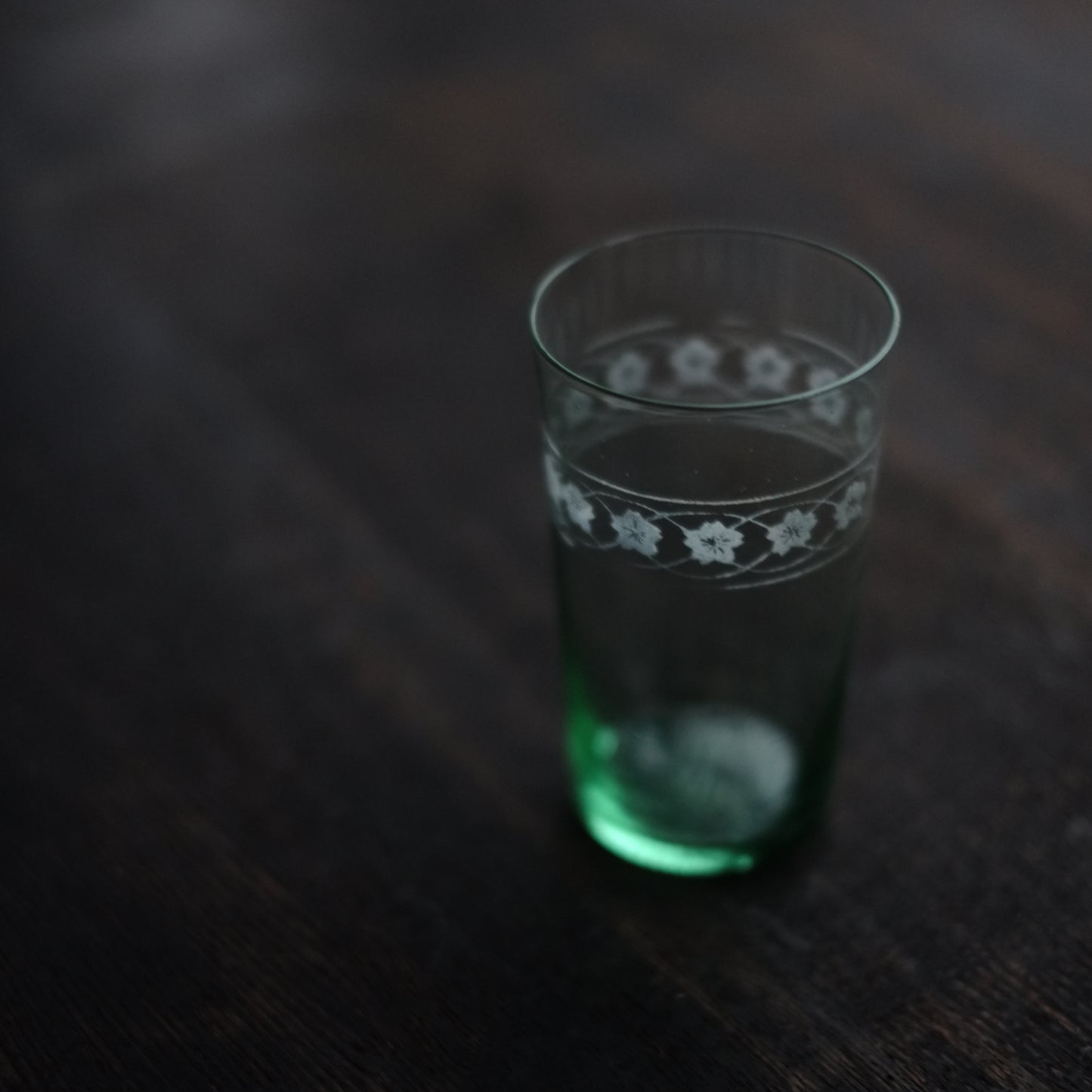 時代　型吹ガラス　サンドブラスト 花文繋ぎグラス　(大正-戦前)