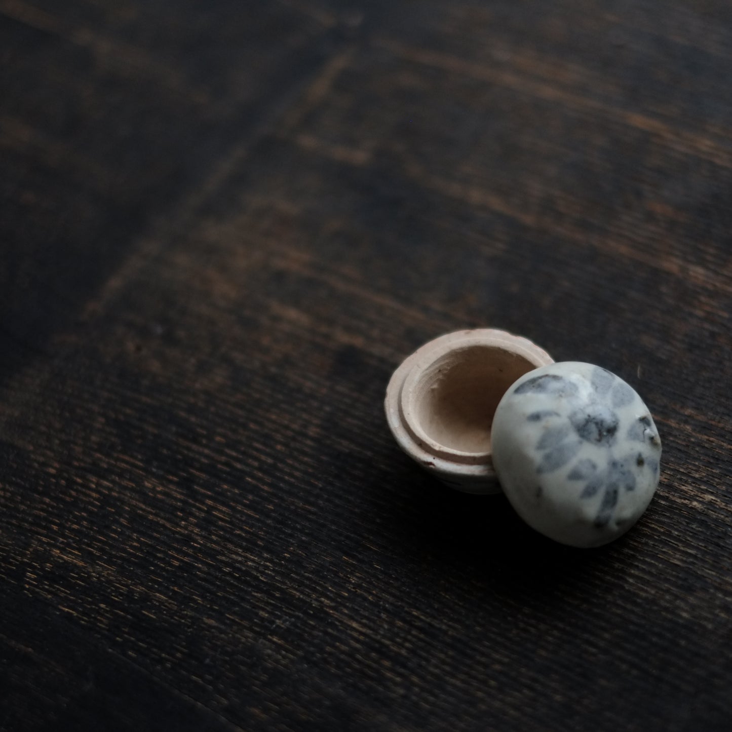 呉須染付花紋 香合　小合子　(明朝　16-17世紀)