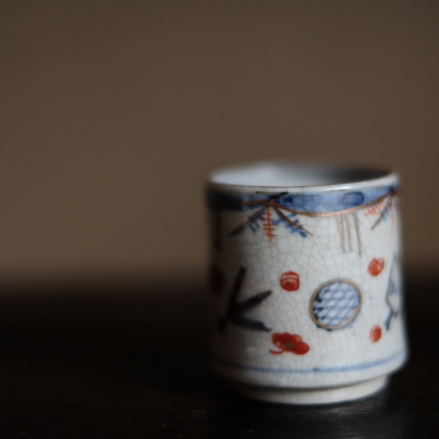 古伊万里　梅正月文様　色絵染付　覗き猪口　筒杯　 江戸時代(19世紀)