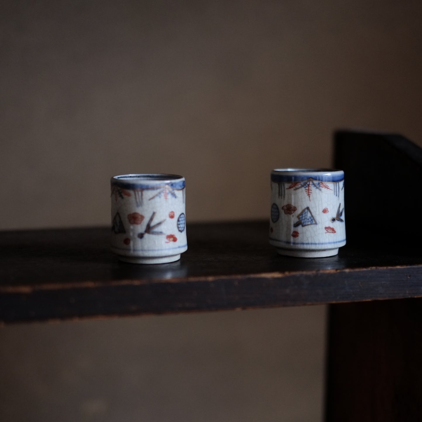 古伊万里　梅正月文様　色絵染付　覗き猪口　筒杯　 江戸時代(19世紀)