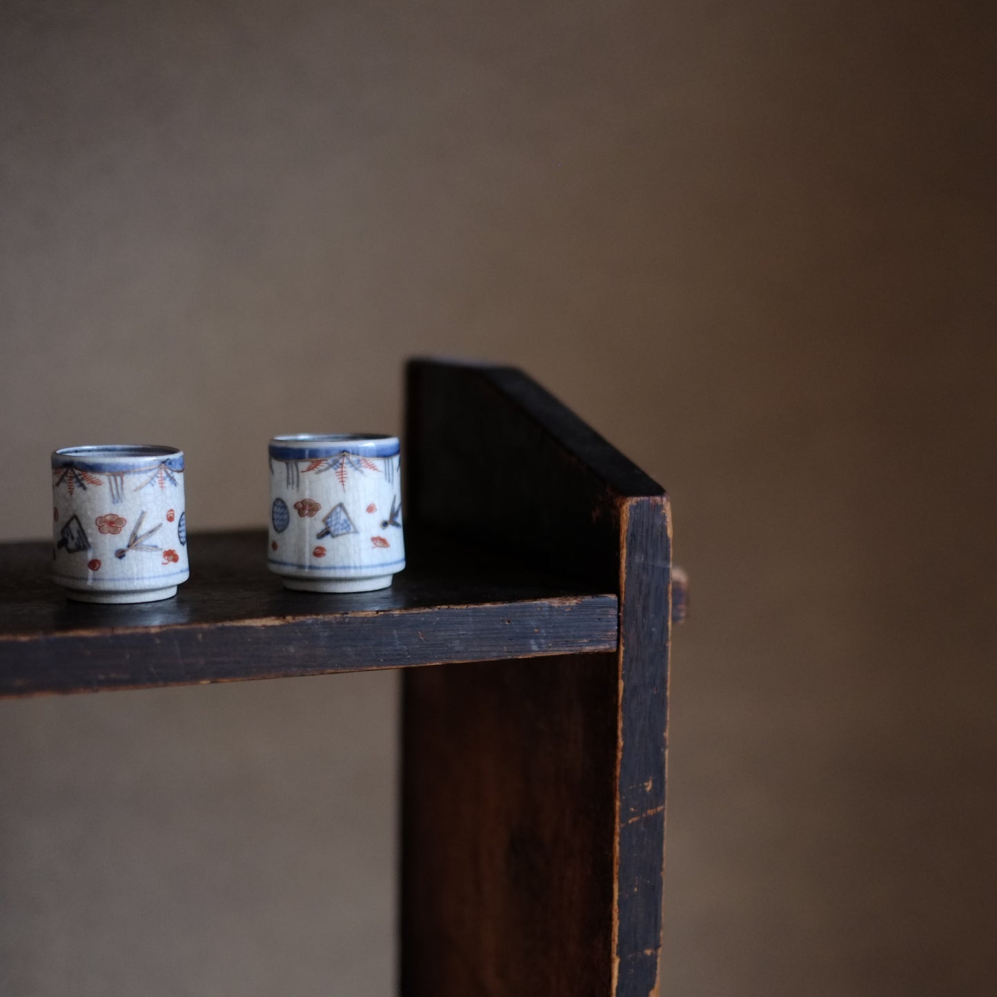 古伊万里　梅正月文様　色絵染付　覗き猪口　筒杯　 江戸時代(19世紀)