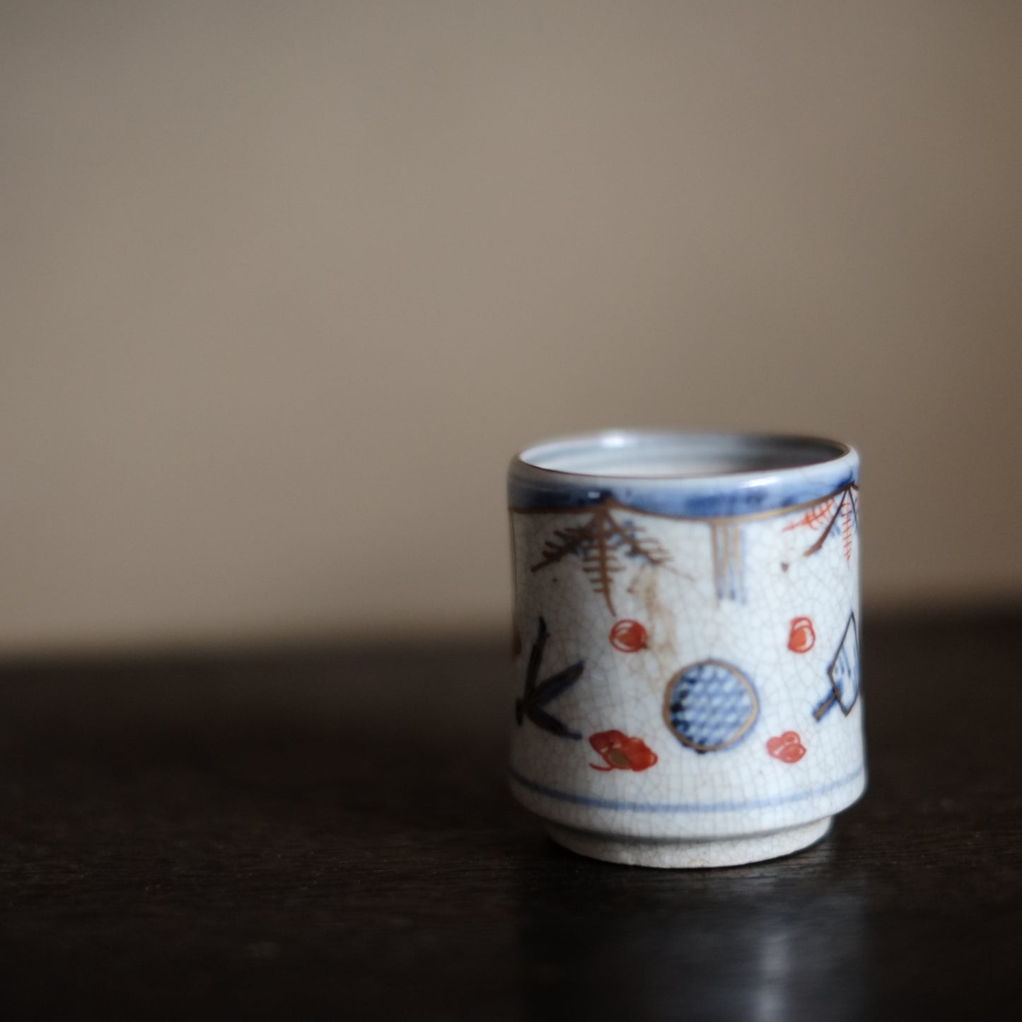 古伊万里　梅正月文様　色絵染付　覗き猪口　筒杯　 江戸時代(19世紀)