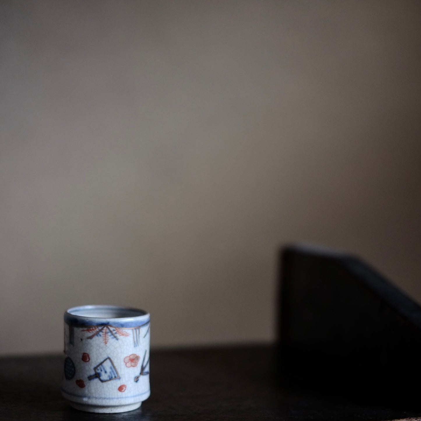 古伊万里　梅正月文様　色絵染付　覗き猪口　筒杯　 江戸時代(19世紀)