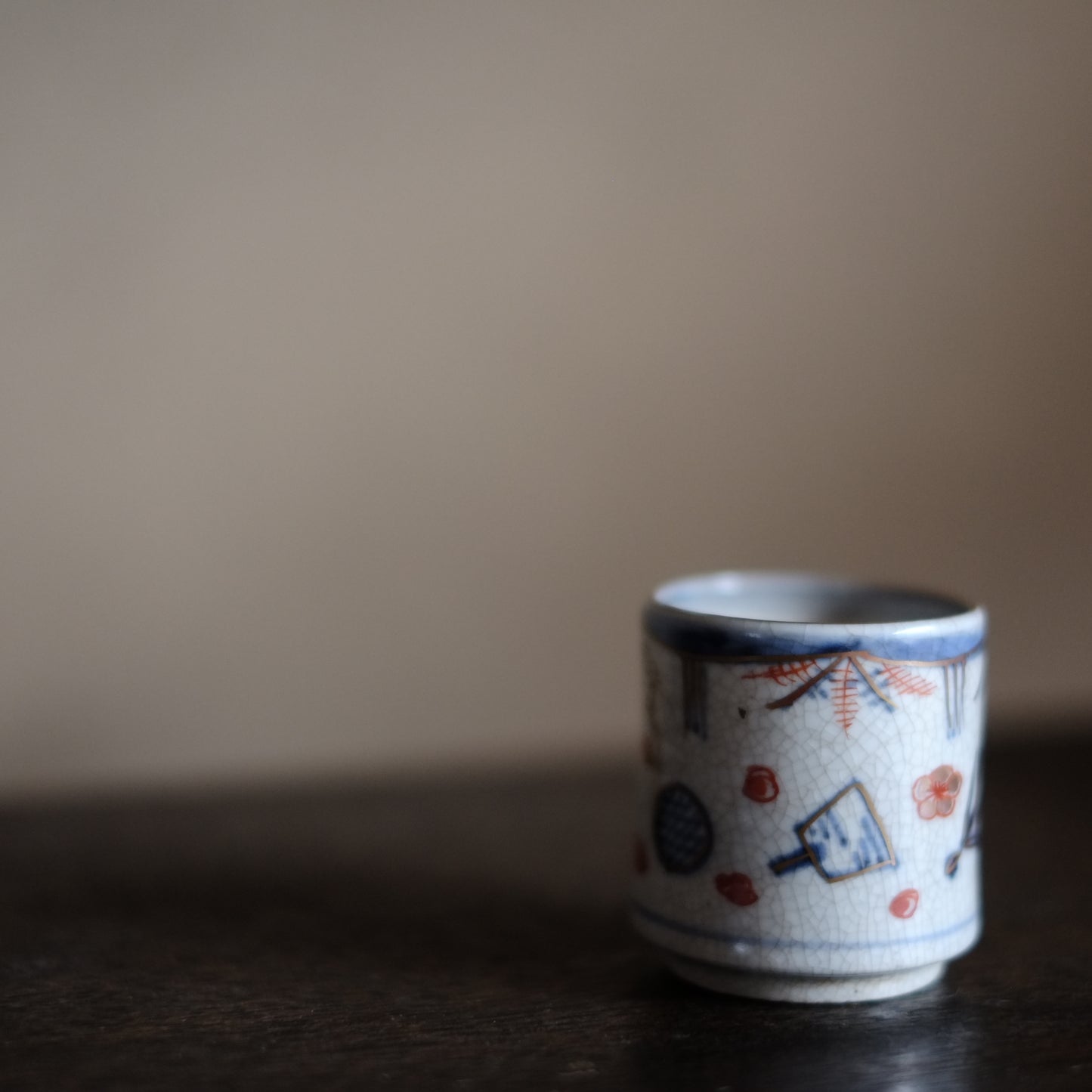 古伊万里　梅正月文様　色絵染付　覗き猪口　筒杯　 江戸時代(19世紀)