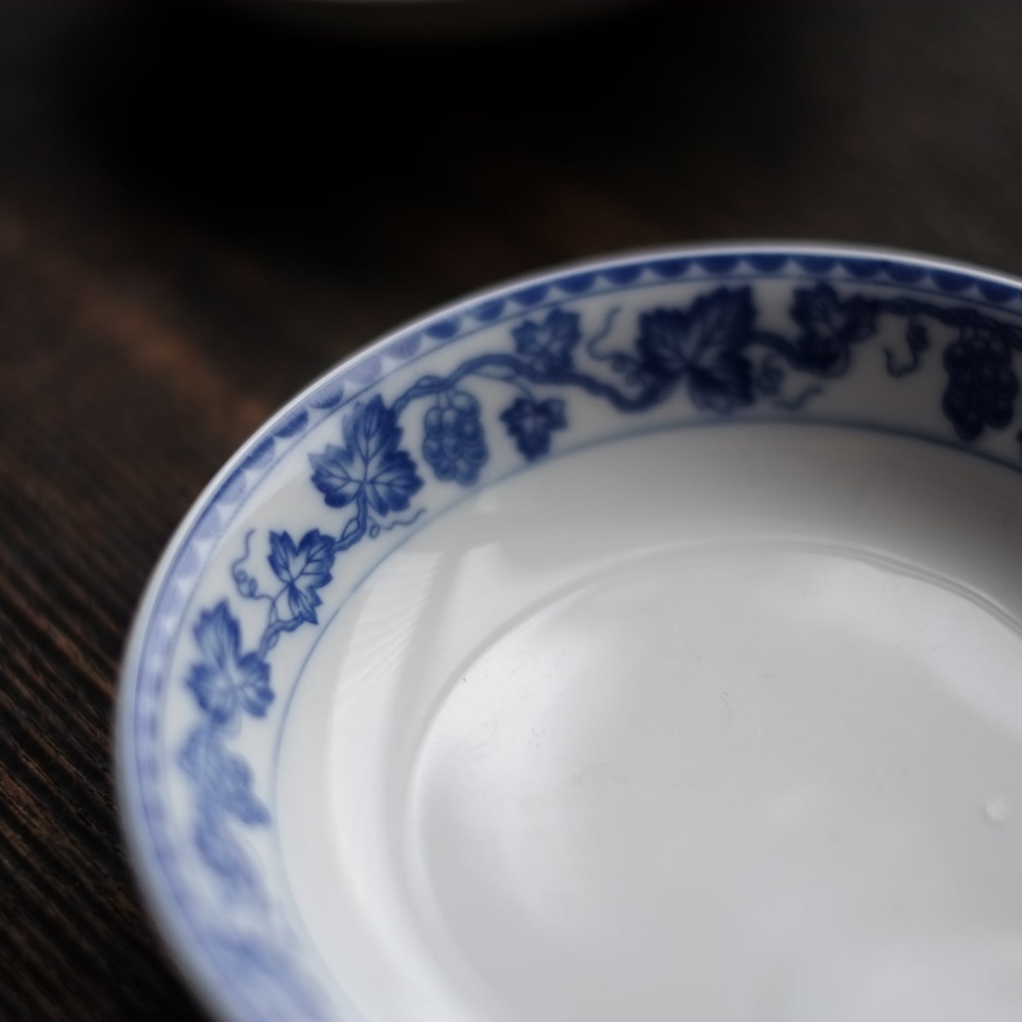 時代　オールドノリタケ　葡萄唐草文　白磁小皿　
(大正元年1912年頃)