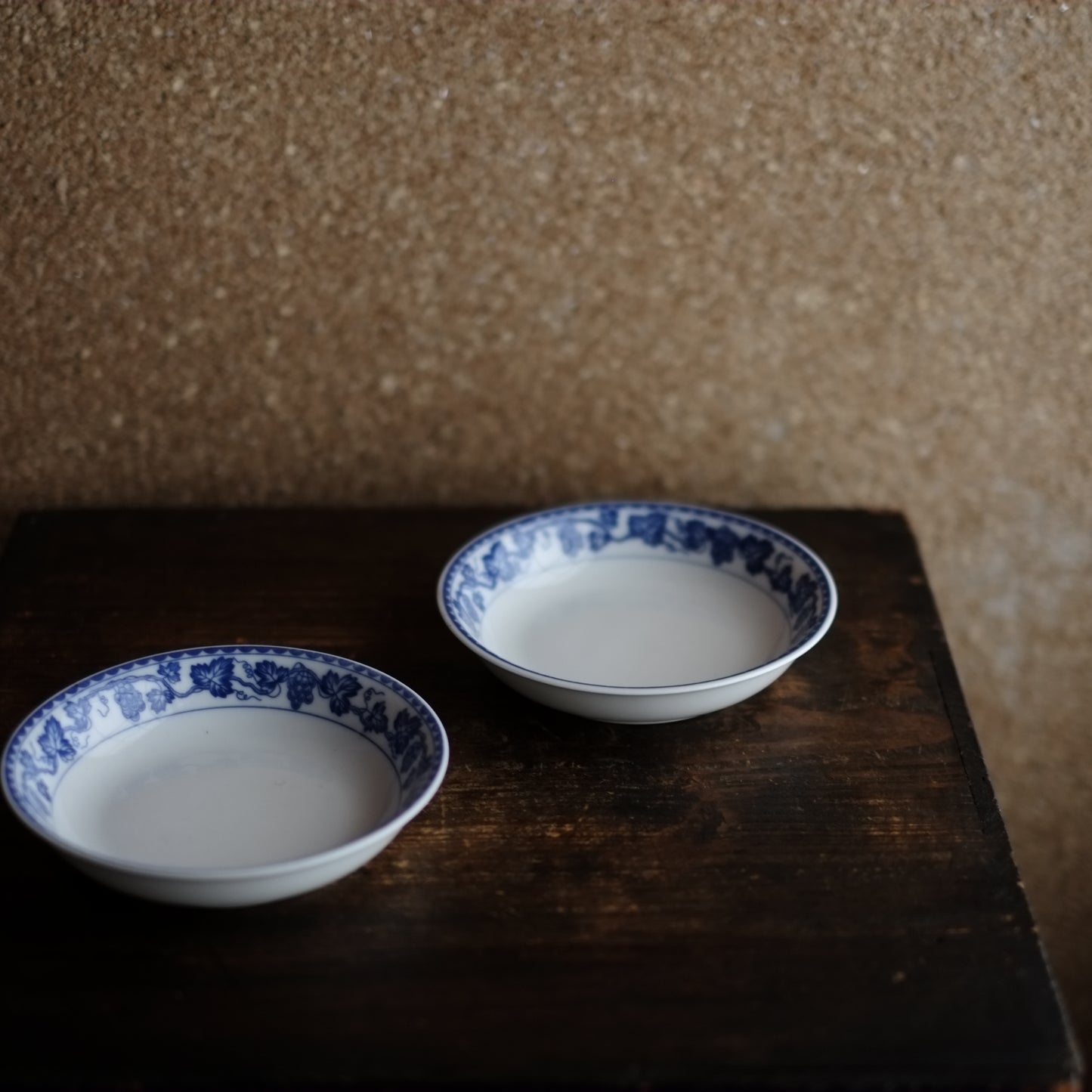 時代　オールドノリタケ　葡萄唐草文　白磁小皿　
(大正元年1912年頃)
