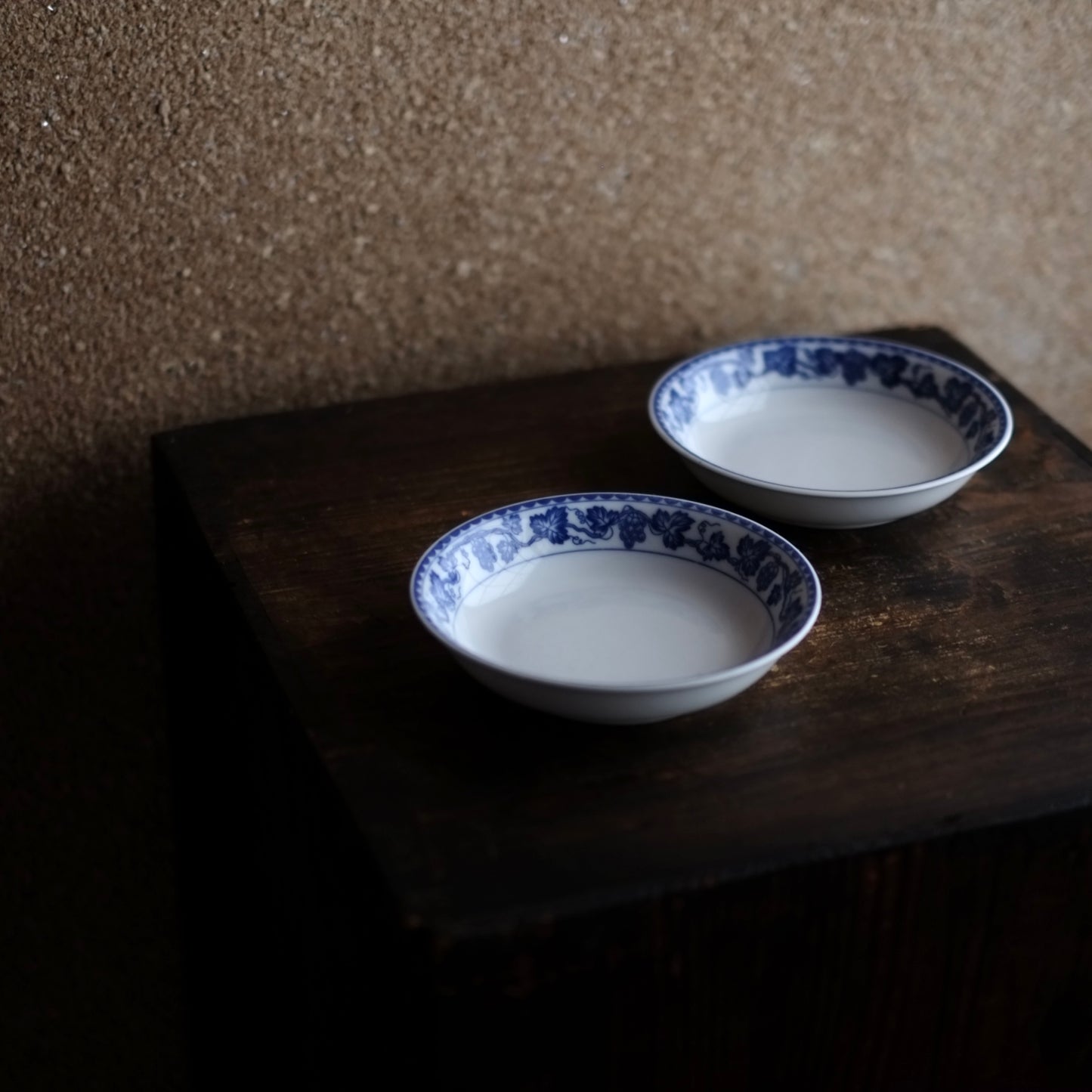 時代　オールドノリタケ　葡萄唐草文　白磁小皿　
(大正元年1912年頃)