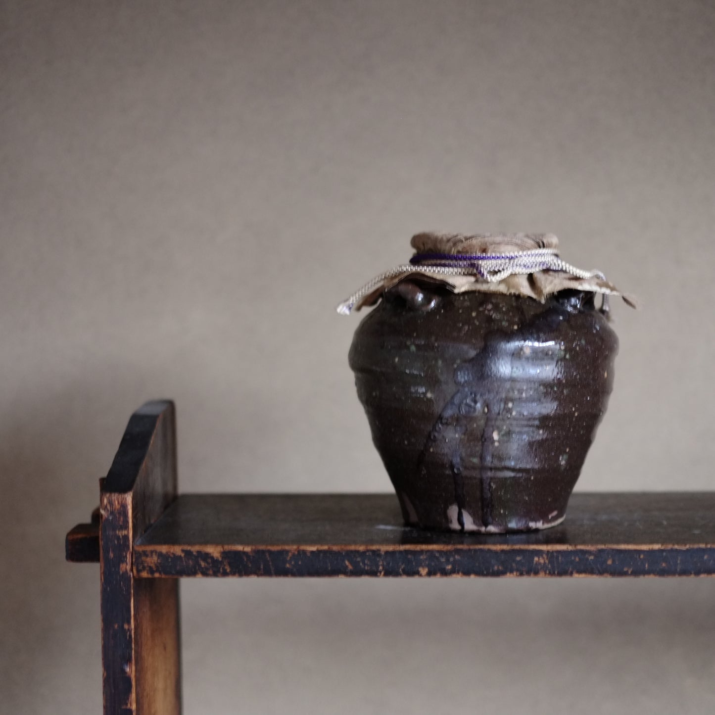 時代　褐釉三耳茶壺　(19世紀頃)