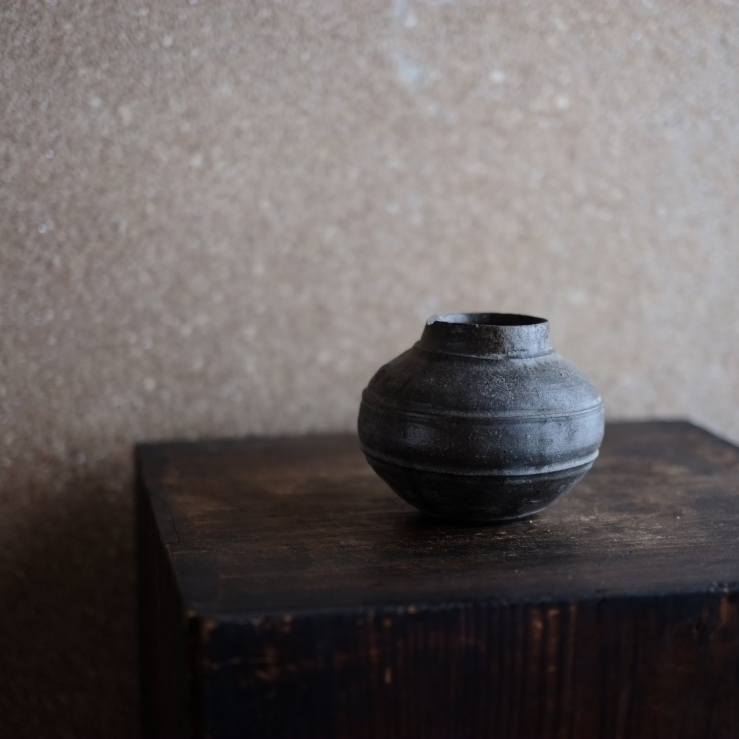 時代　自然釉 新羅土器壺（5–8世紀)