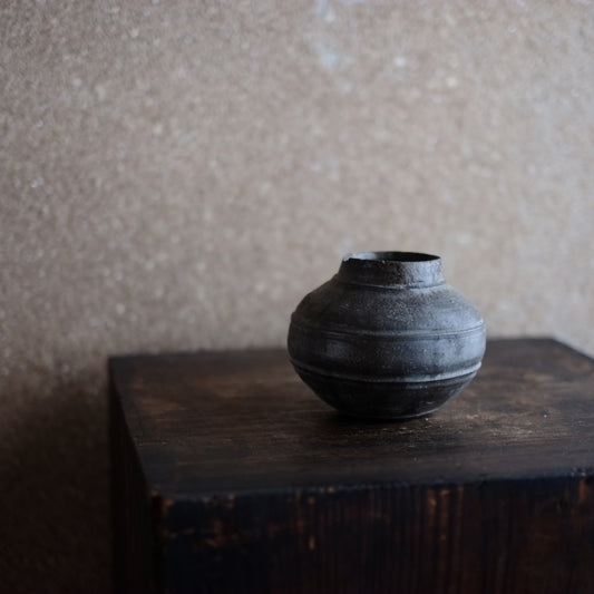 時代　自然釉 新羅土器壺（5–8世紀)