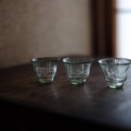 時代 吹きガラス サンドブラスト草花文 盃