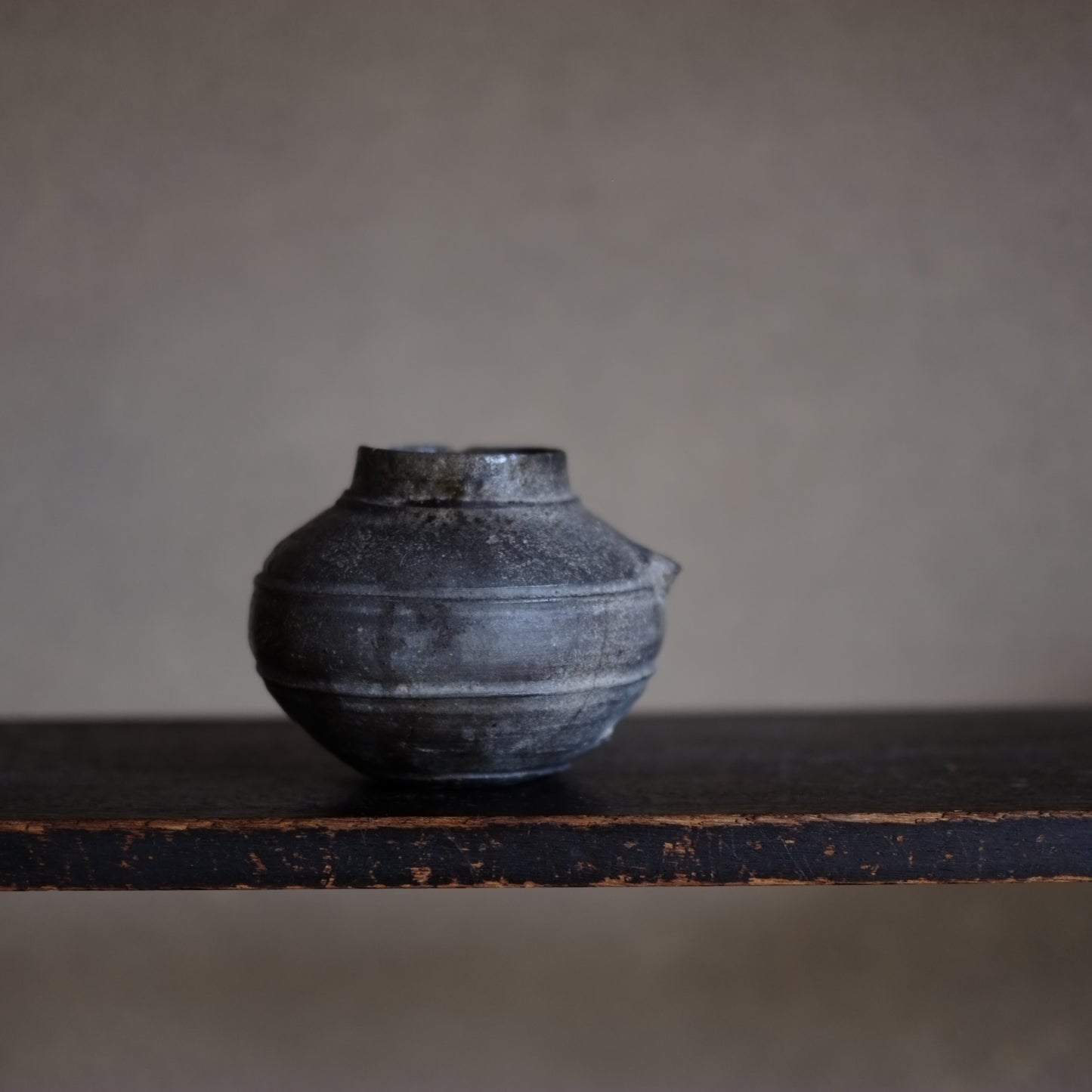 時代　自然釉 新羅土器壺（5–8世紀)