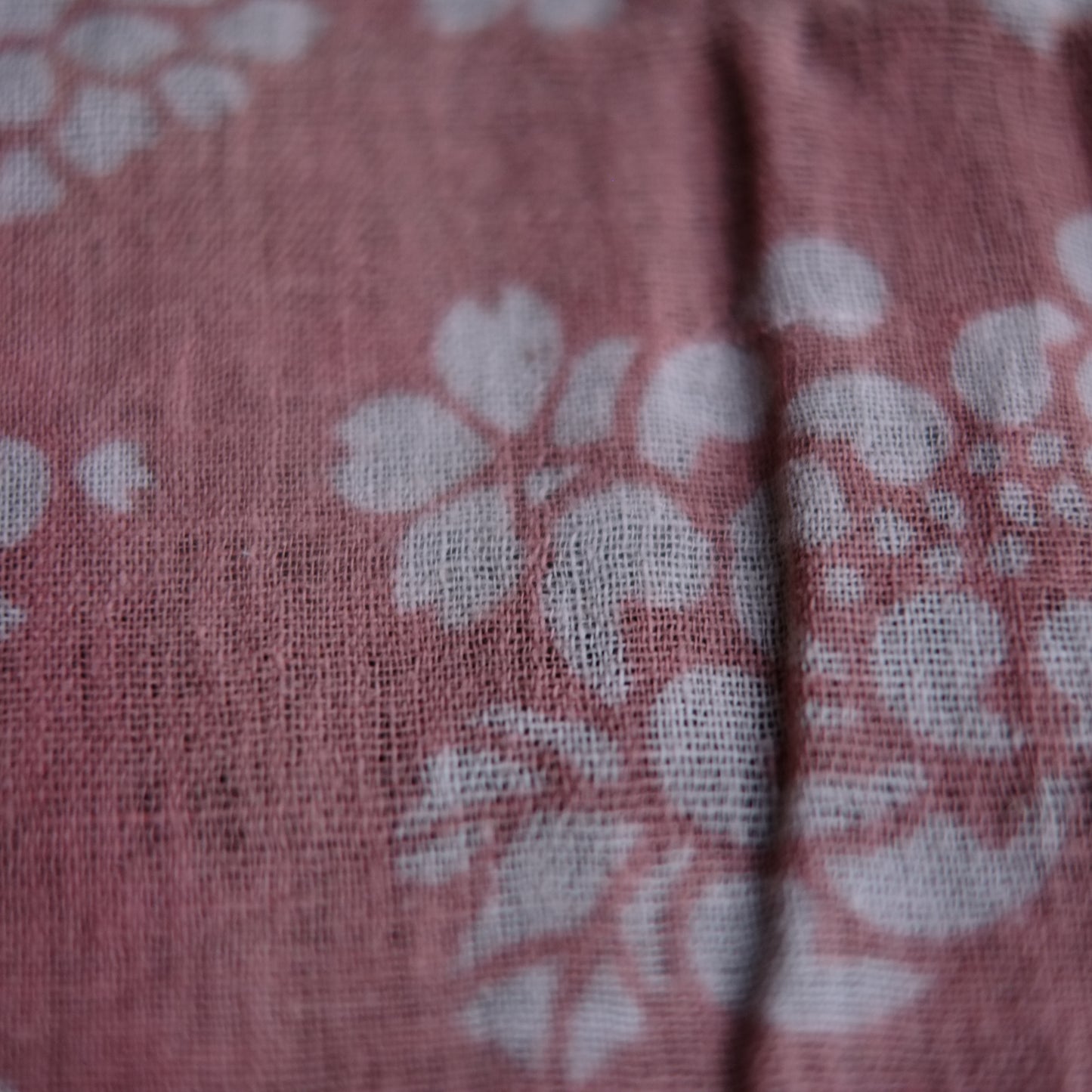 時代　古紅花染　花文木綿古布　（幕末–明治期）