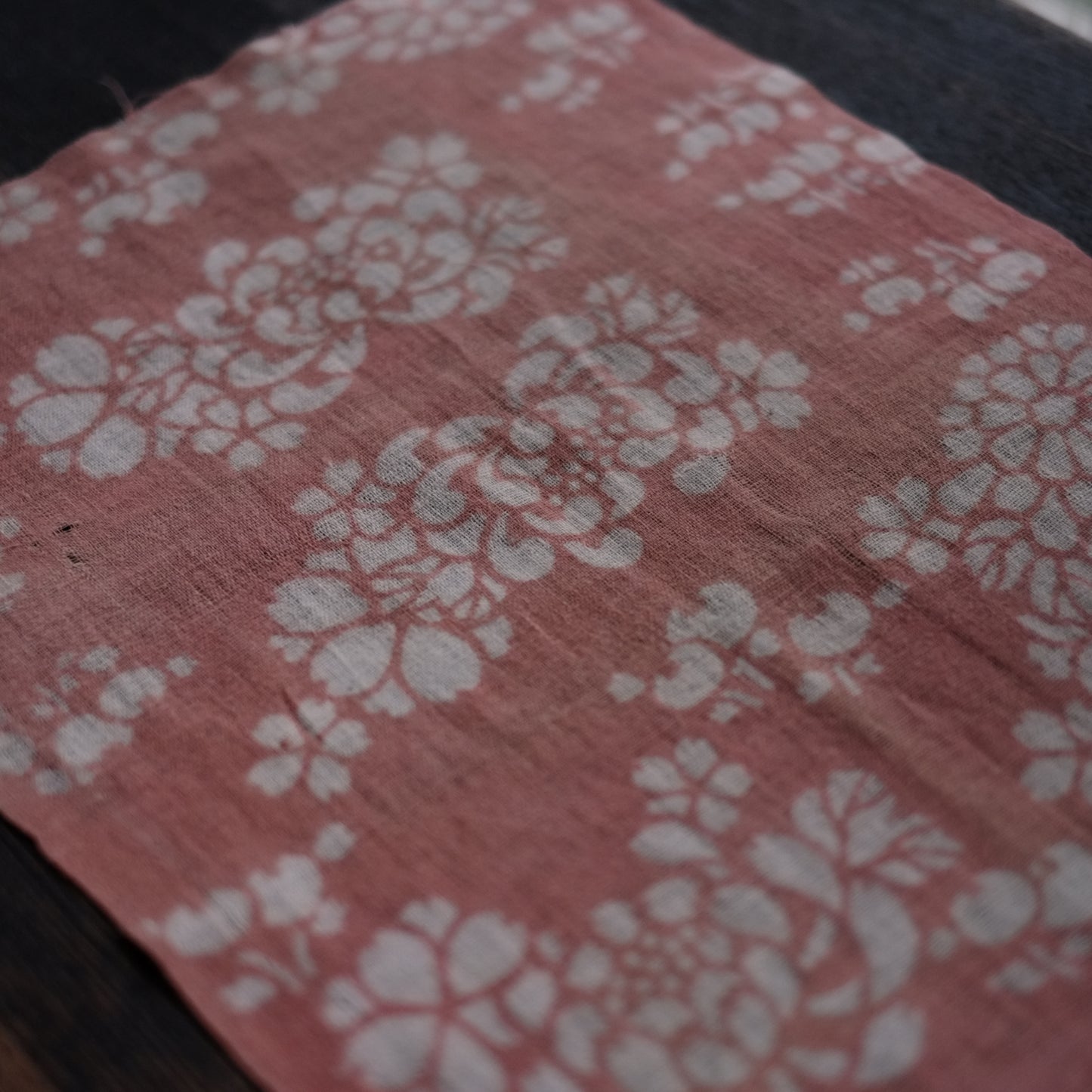 時代　古紅花染　花文木綿古布　（幕末–明治期）