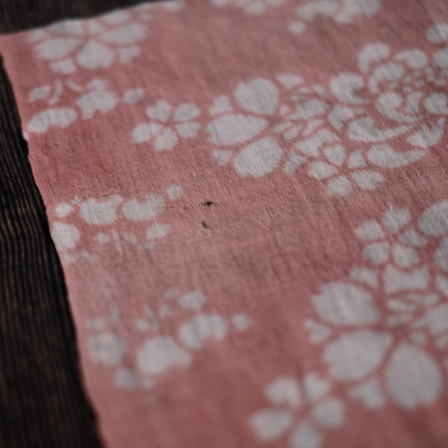 時代　古紅花染　花文木綿古布　（幕末–明治期）