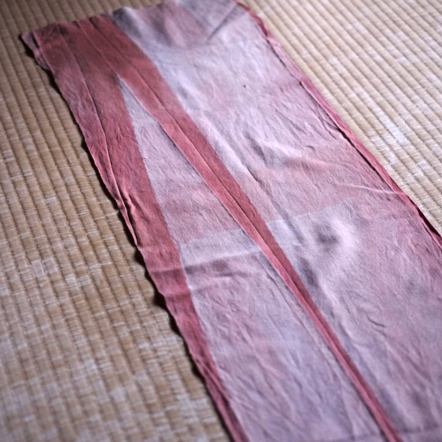 時代　抽象柄古紅花染　木綿古布　（明治期頃）