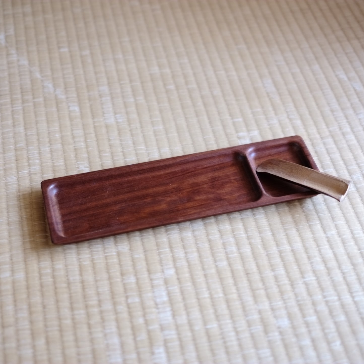 時代　木地長角仕切盆・竹工茶則付 　(大正-昭和頃)