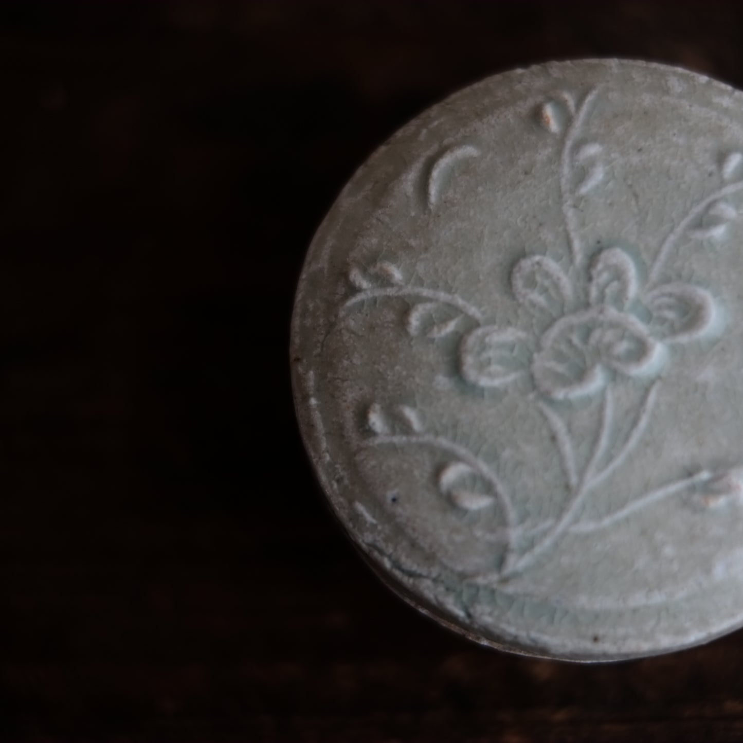 時代　青白磁陽刻花文合子 香合
（南宋　13世紀）