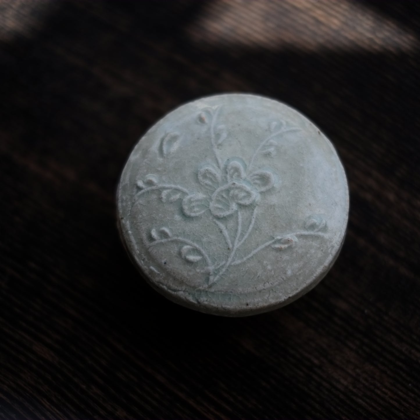 時代　青白磁陽刻花文合子 香合
（南宋　13世紀）