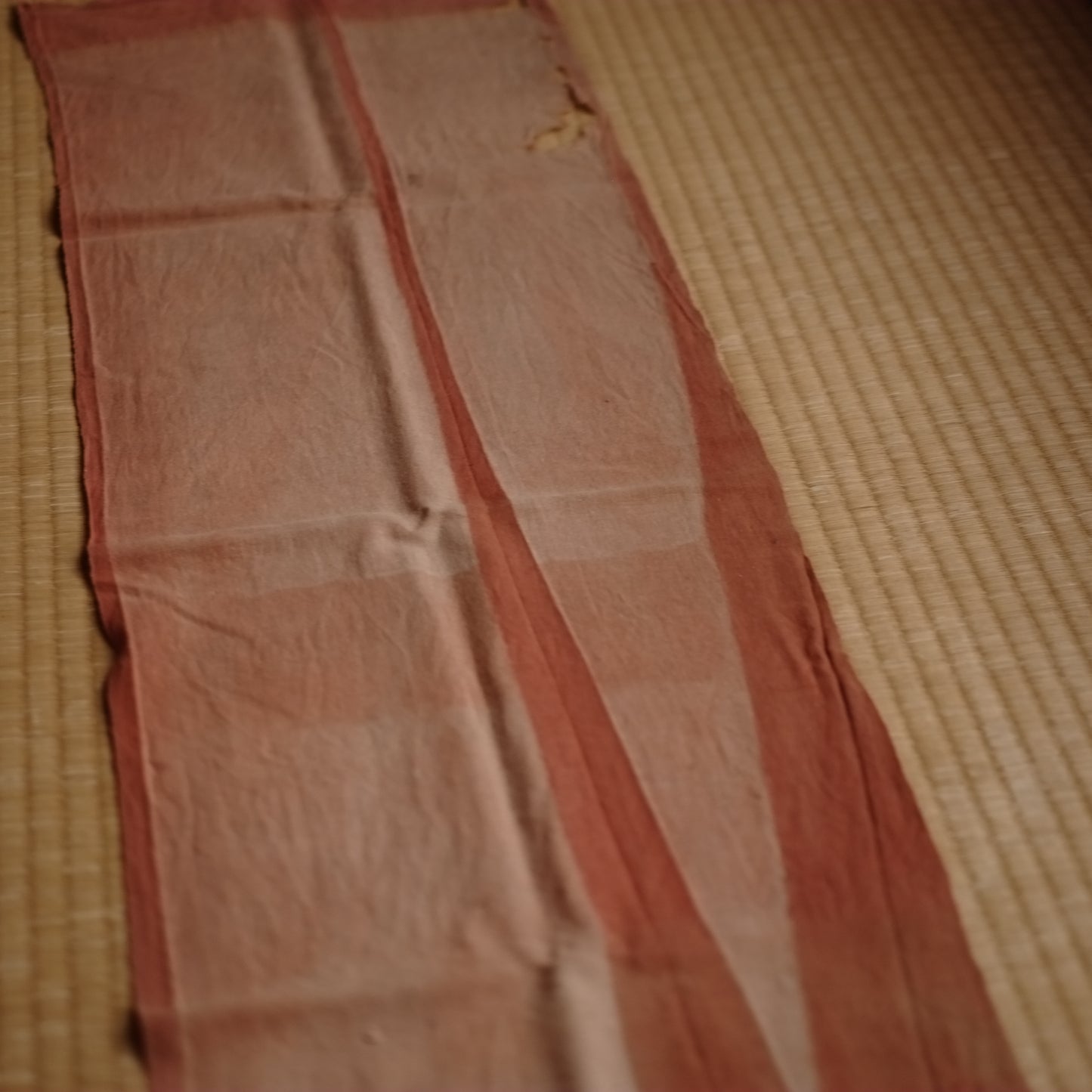 時代　抽象柄古紅花染　木綿古布　（明治期頃）