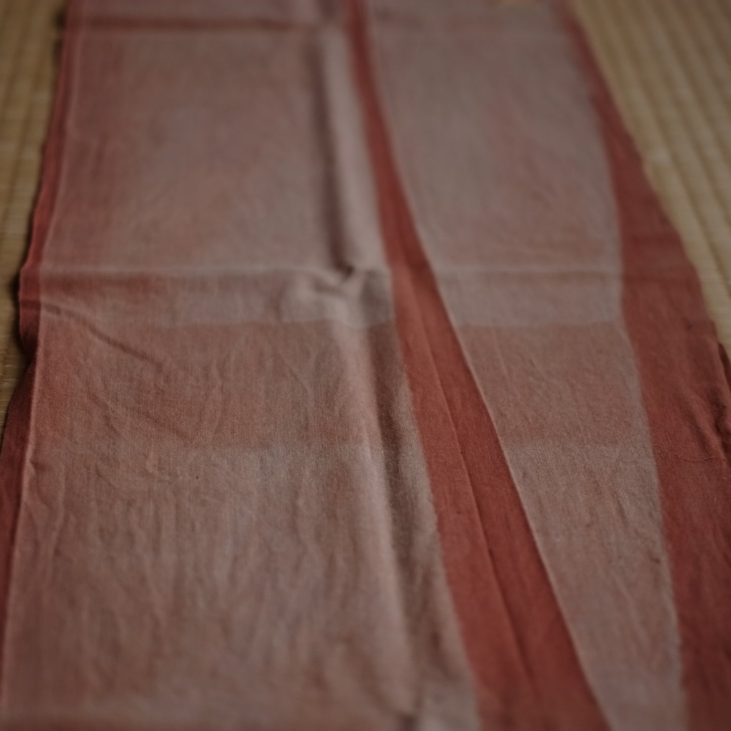 時代　抽象柄古紅花染　木綿古布　（明治期頃）