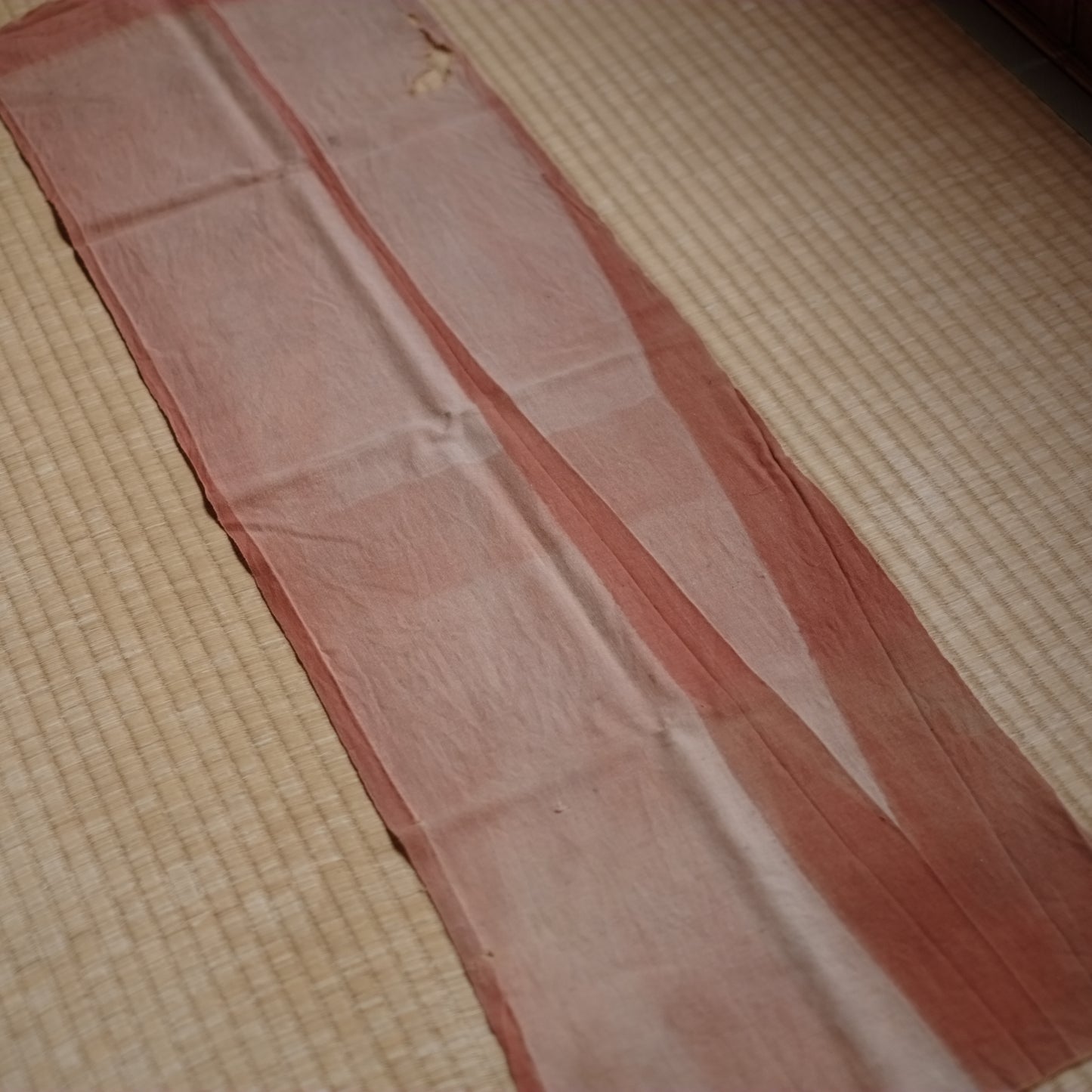 時代　抽象柄古紅花染　木綿古布　（明治期頃）