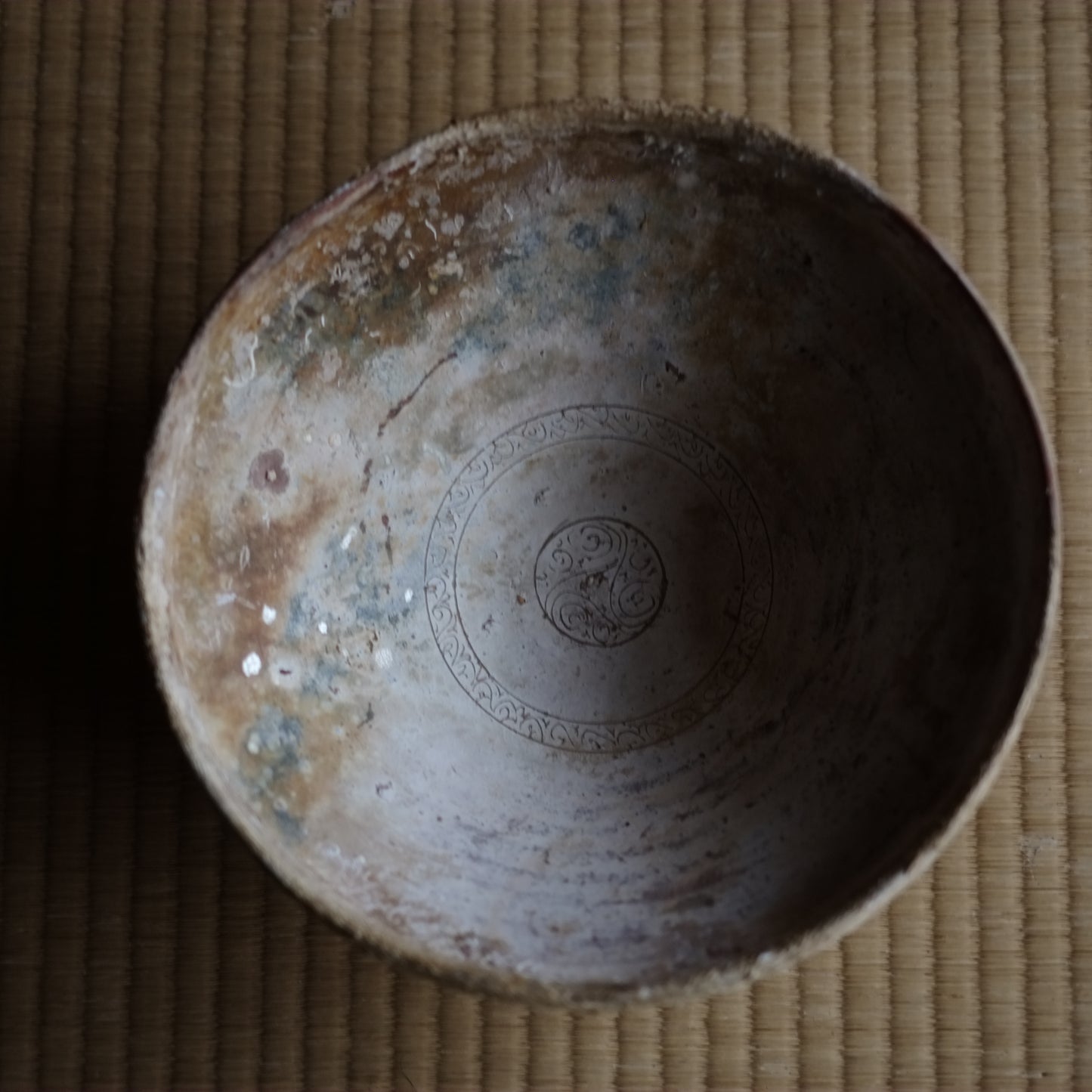 ビザンチン古陶　黄釉渦巻文大鉢　(11-13世紀)