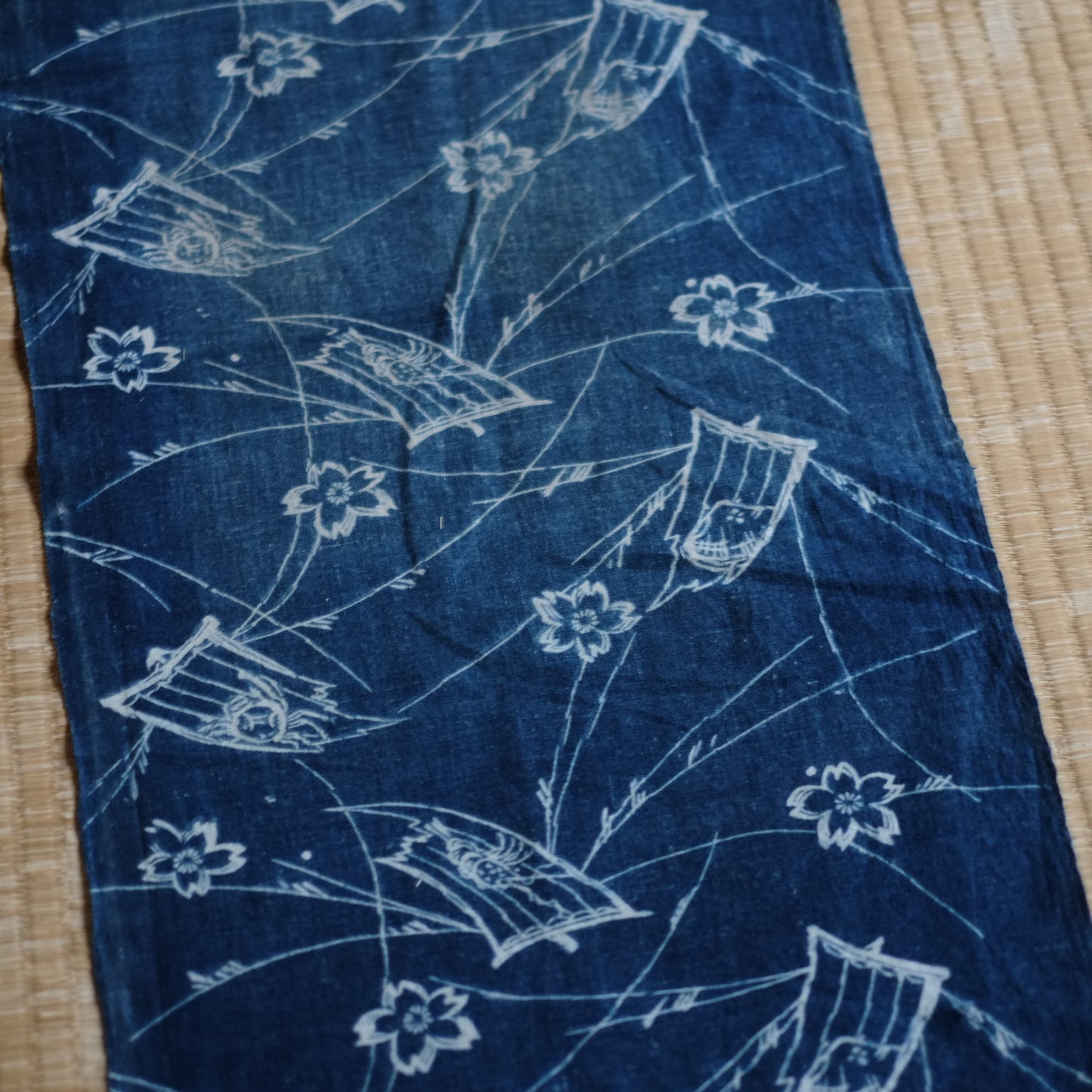 時代　藍染花筏文両面型染古布　（明治期頃）