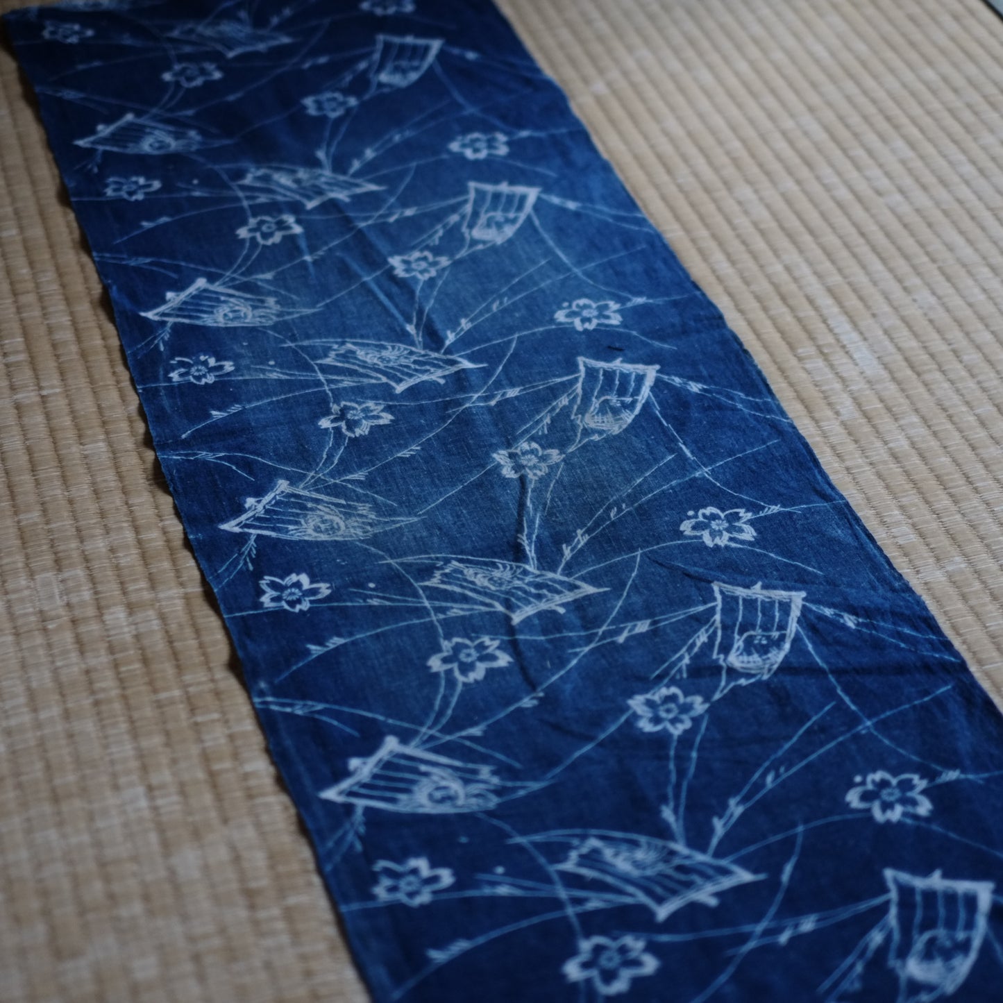 時代　藍染花筏文両面型染古布　（明治期頃）